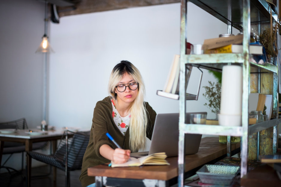 Unlock the Secret Weapon Top Entrepreneurs Are Using: Digital Study Guides That Dominate the E-Library Game