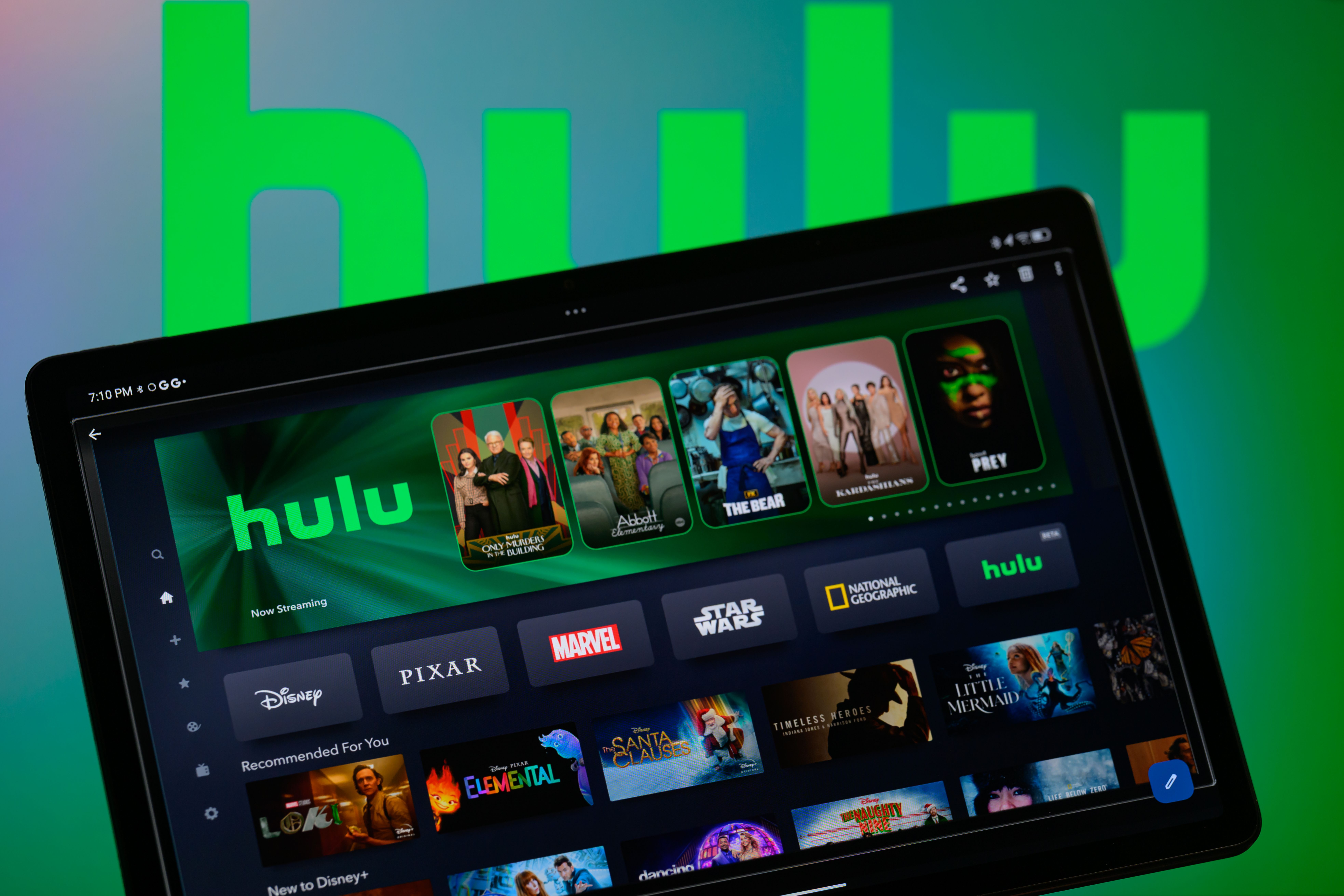 Disney+ and Hulu’s New App: A Chaotic Beast or the Ultimate Binge-Watching Powerhouse? Find Out!