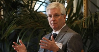 Fed Governor Drops Major Hint: Are Tokenization and AI Set to Revolutionize Your Payments?