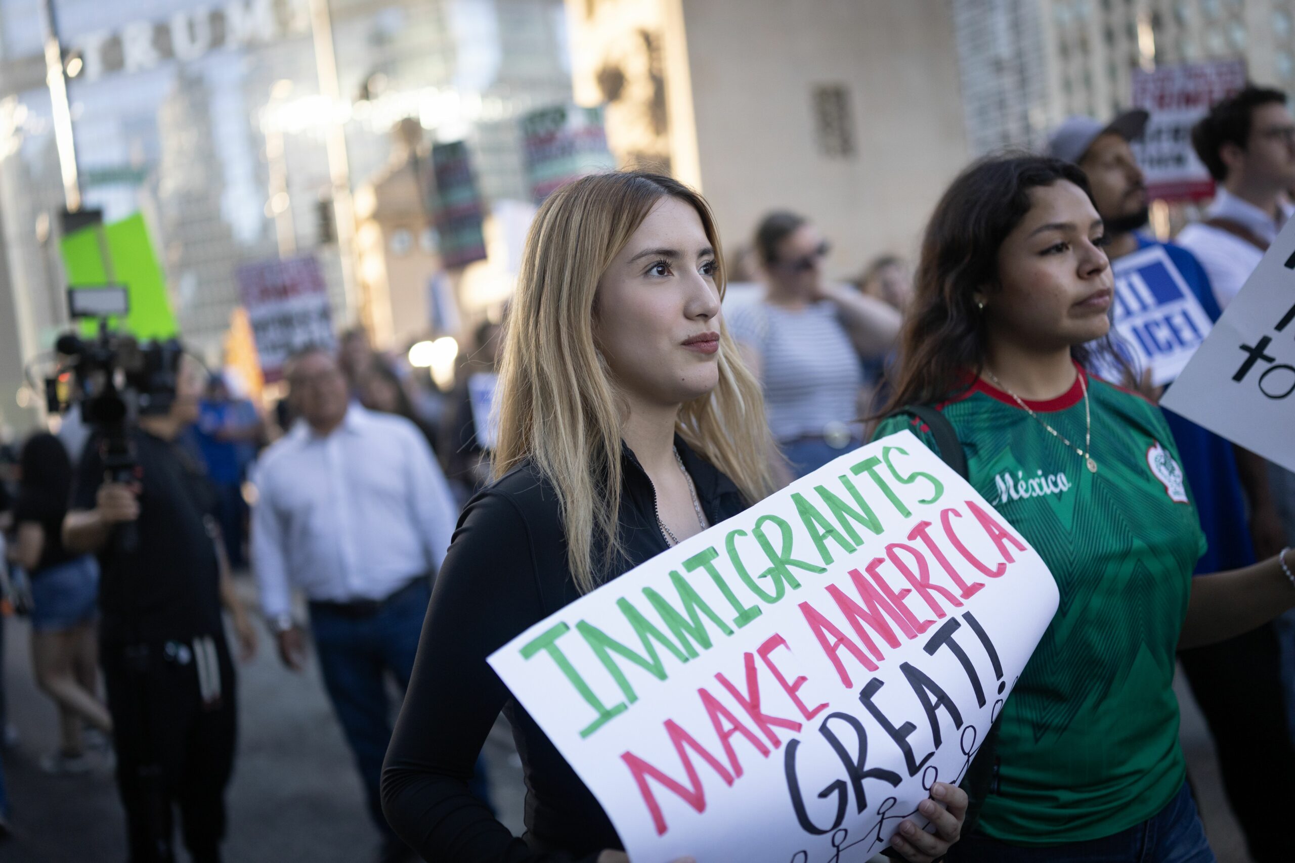 Chicago’s Hidden War: How Federal Agents Use One Gang to Fuel a Controversial Immigration Crackdown!