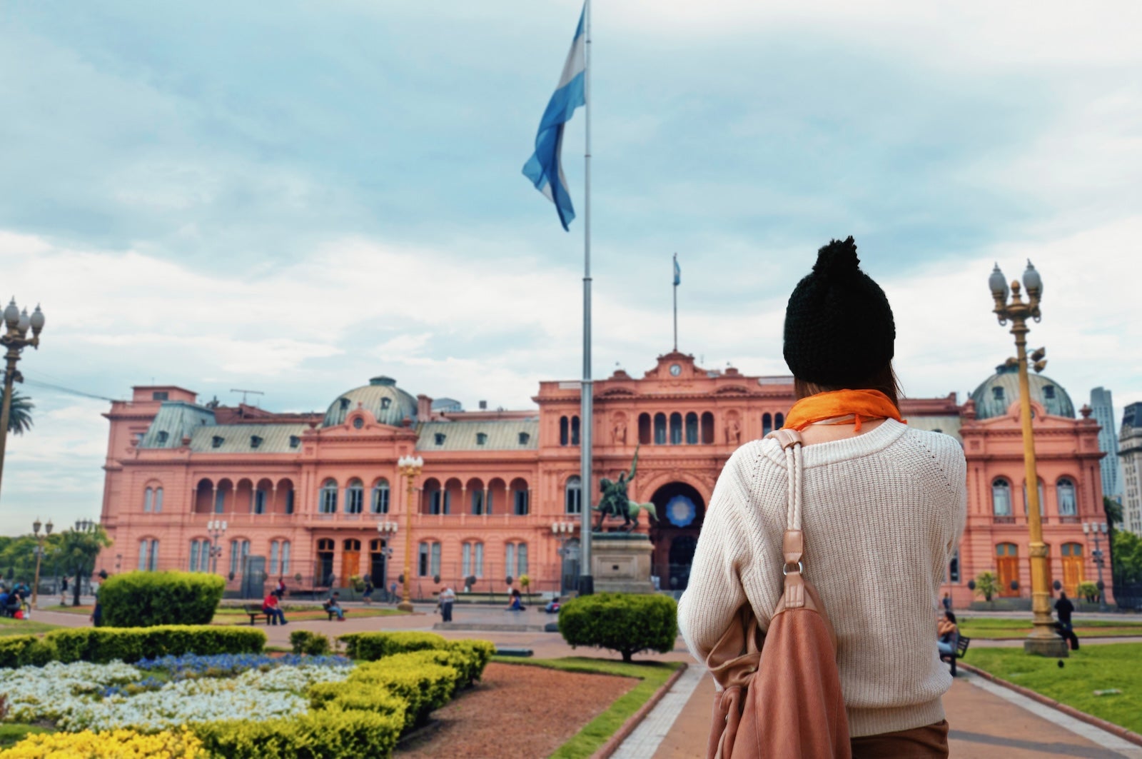 Couple’s Shocking $30,000 Lunch Scam in Buenos Aires—Will Chase Fight Back or Let the Fraud Win?