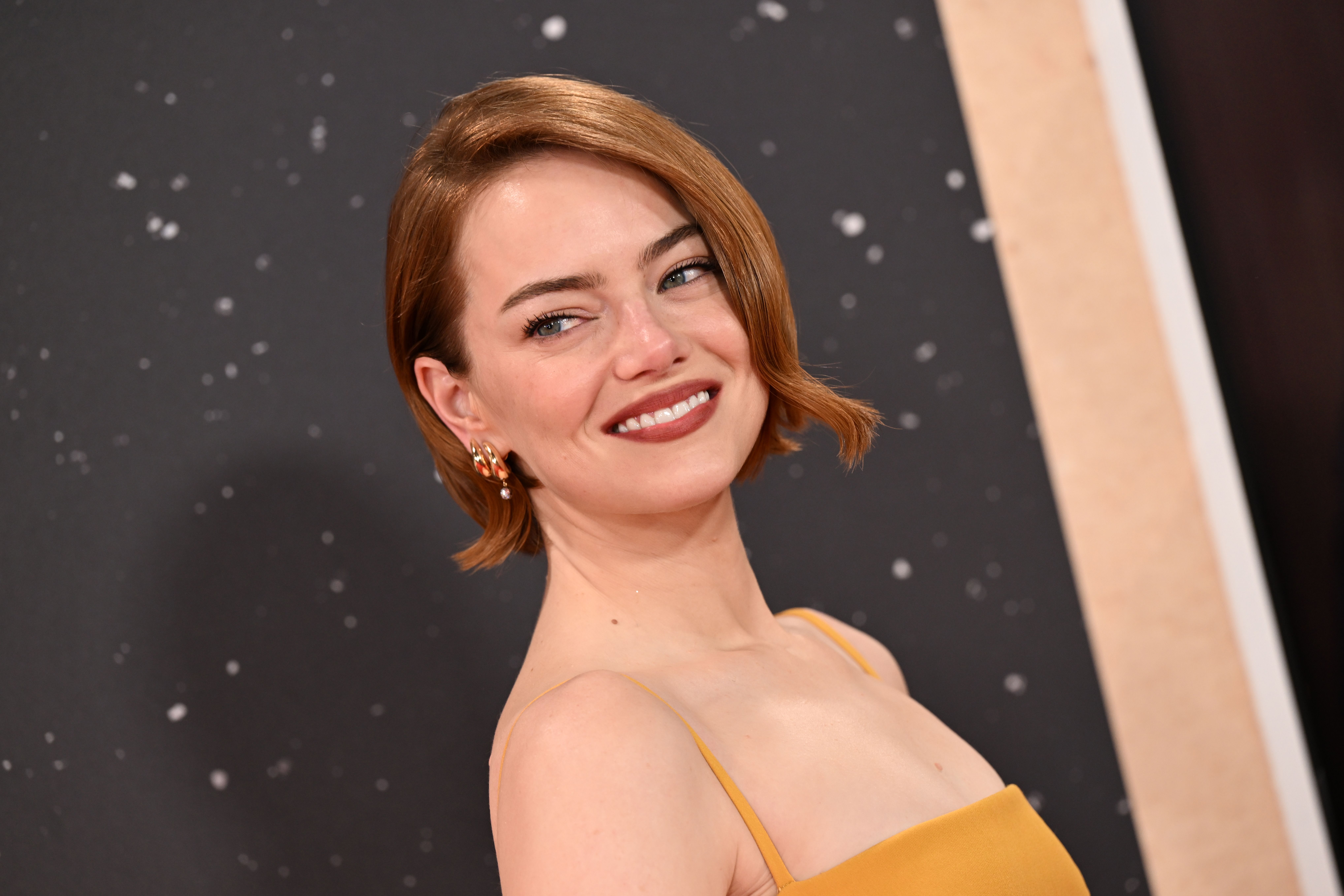 Emma Stone’s Daring Backless Look at “Bugonia” Premiere: The Secret Power Move Turning Heads in London