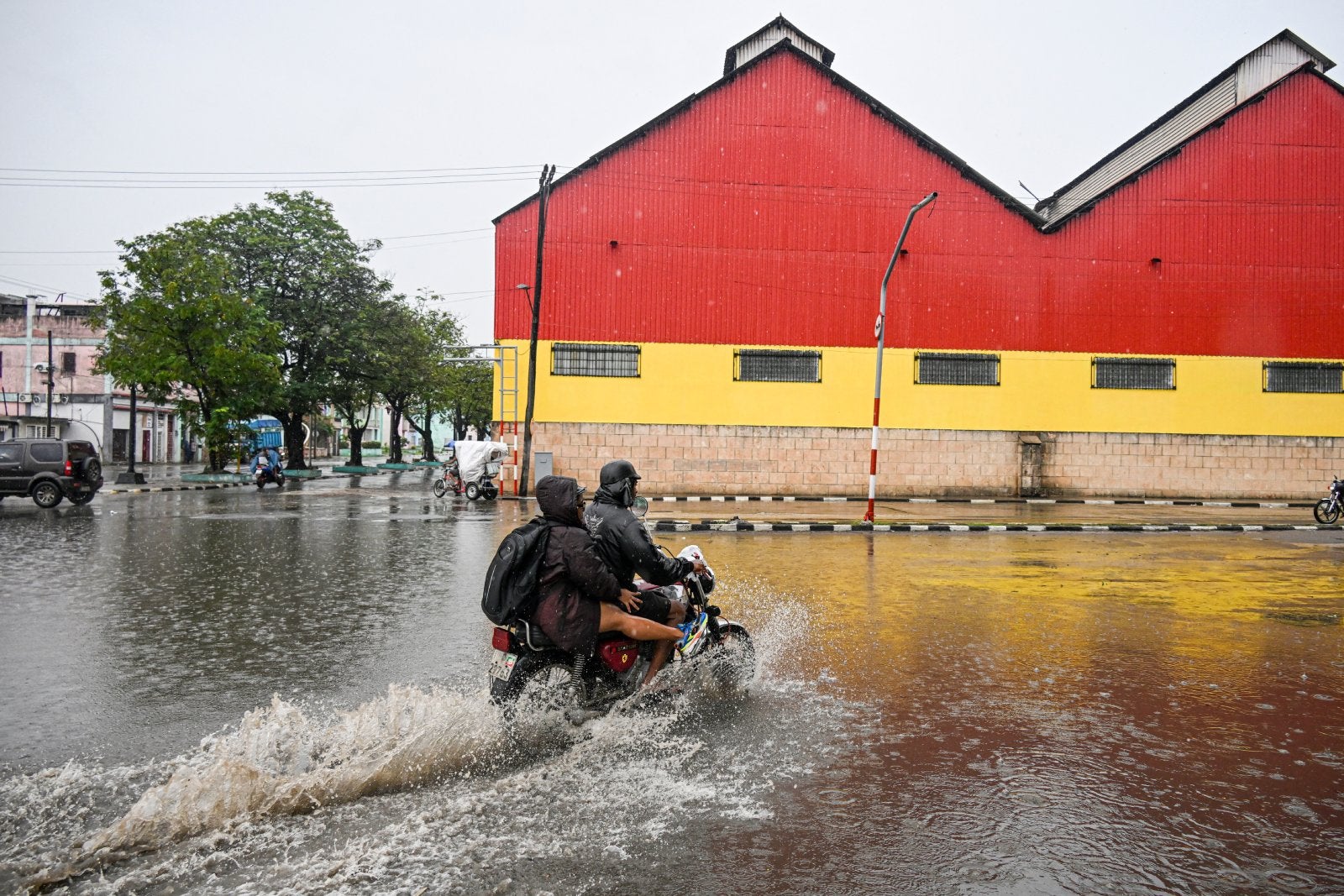 Hurricane Melissa’s Caribbean Grip: Will Your Travel Plans Survive the Storm’s Unexpected Fury?
