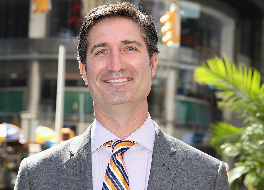 Starbucks Shakes Up Its Empire: Why Hundreds of Stores Are Suddenly Closing and What That Means for Investors