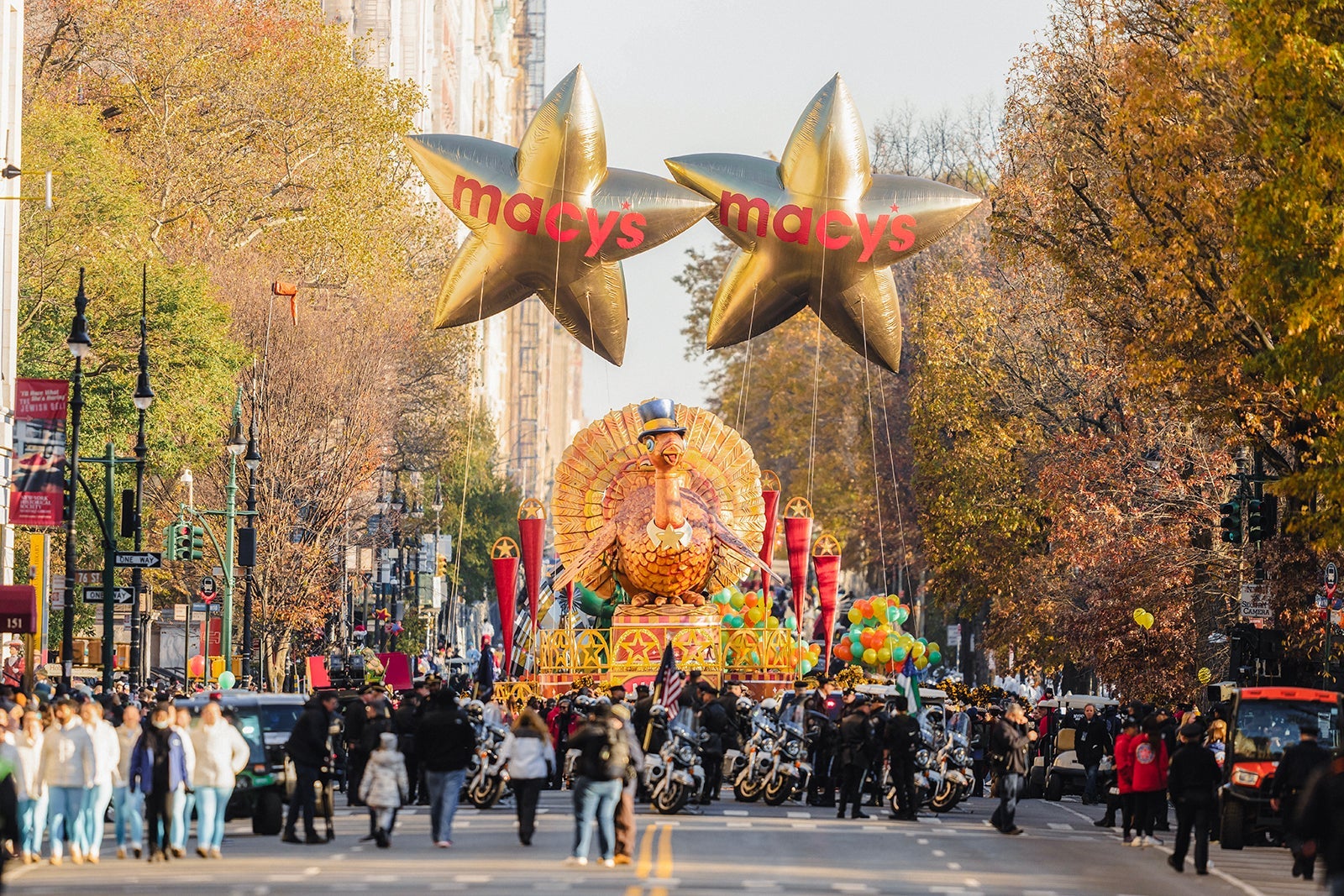 Unlock the Secrets to Watching the Macy’s Thanksgiving Day Parade Like a New Yorker (Without the Freezing Fingers)