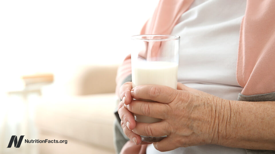 Is Your Glass of Milk Quietly Fueling Parkinson’s Risk? What Science Isn’t Telling You