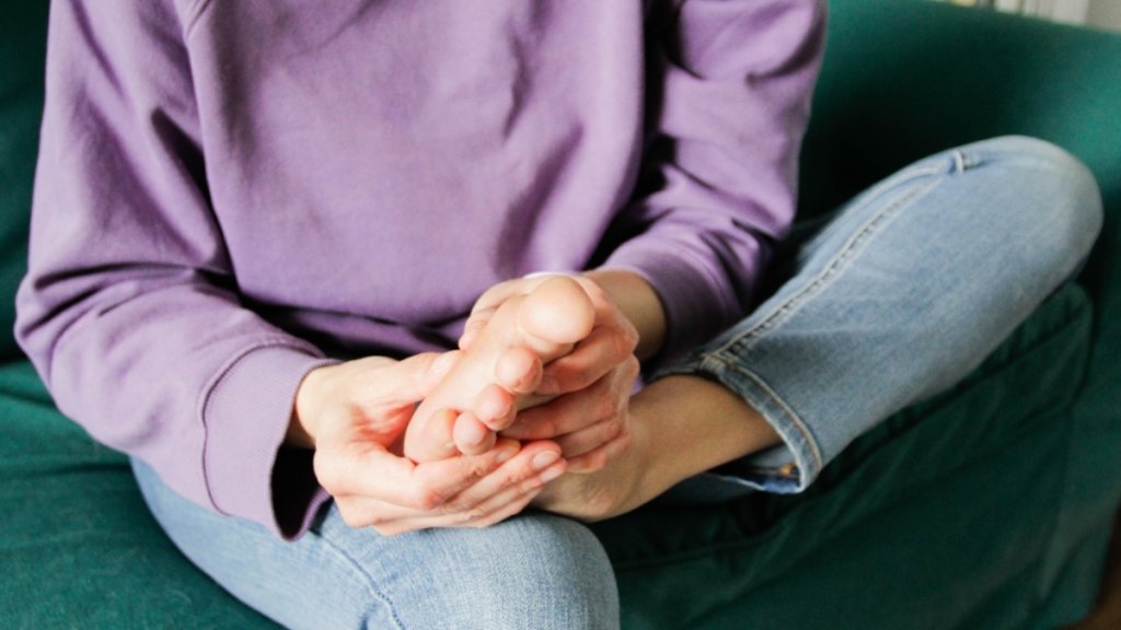 Crush Plantar Warts Like a Champ: The Untold Remedies That End Foot Pain for Good!