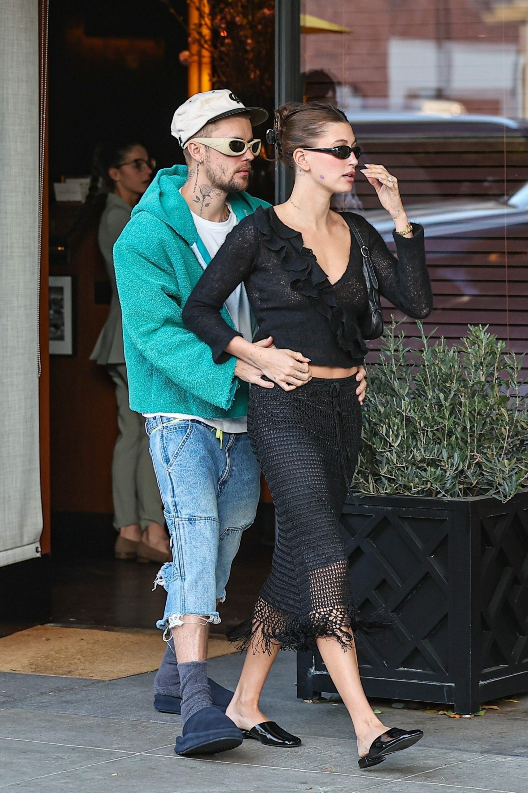 Hailey and Justin Bieber’s Slide Style Secret: What Their PDA-Filled Stroll Reveals About Effortless Couple Goals