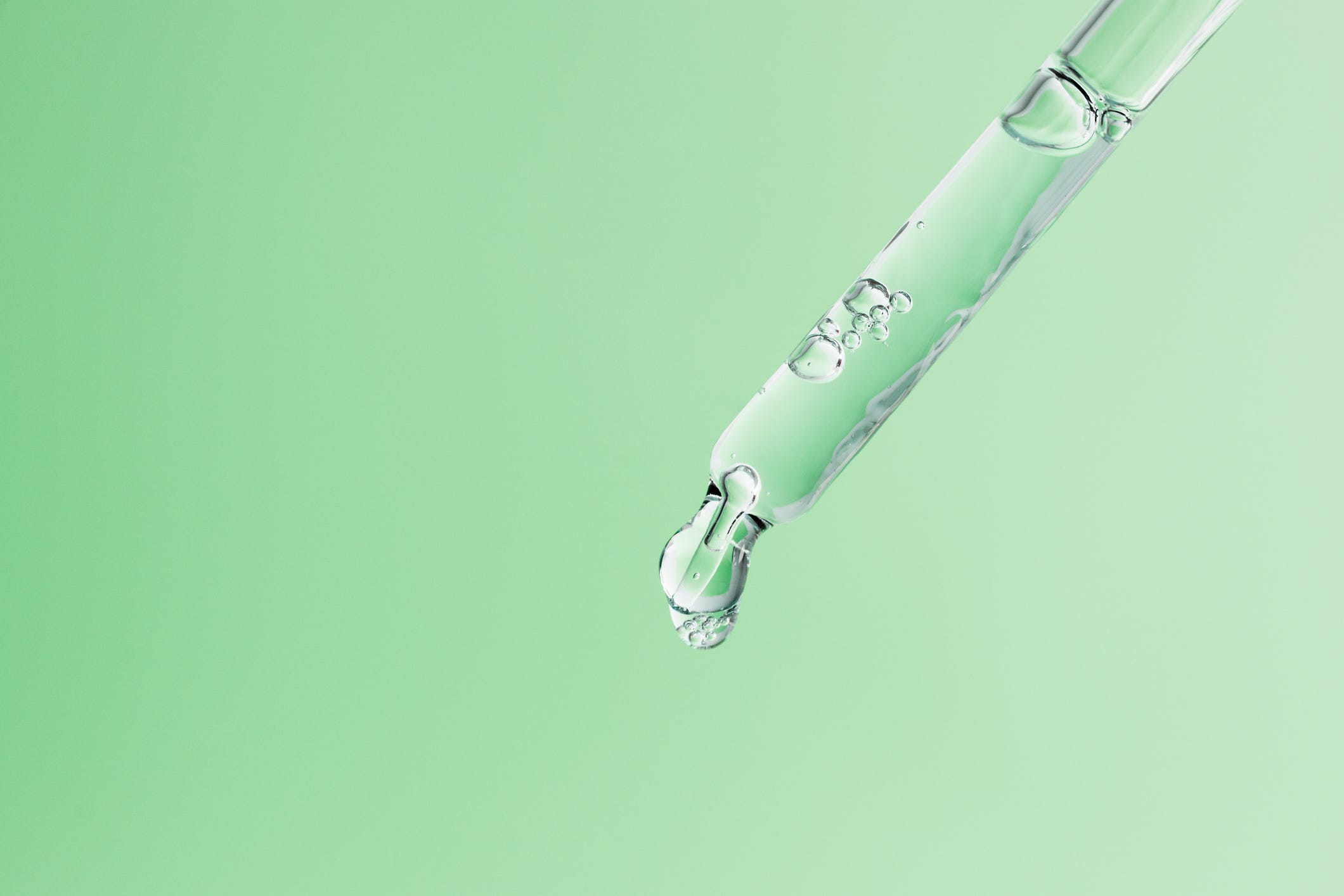 Unlock the Skincare Showdown: Retinol vs. Bakuchiol – What Dermatologists Aren’t Telling You!