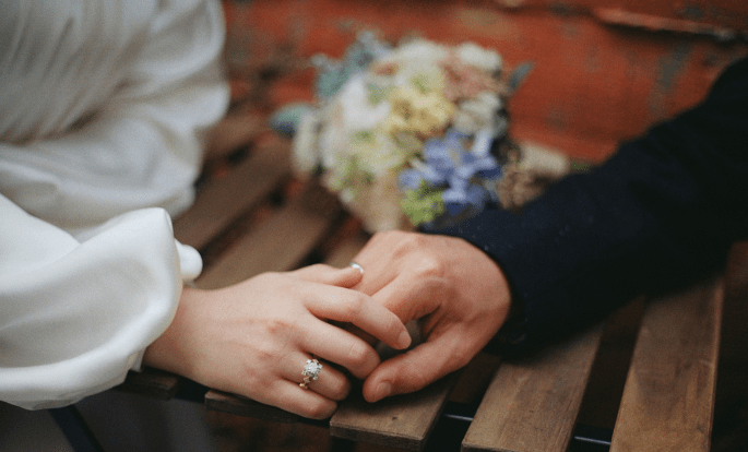 Unlocking Ageless Wisdom: How This 82-Year-Old Healer Redefines Love in the Digital Age