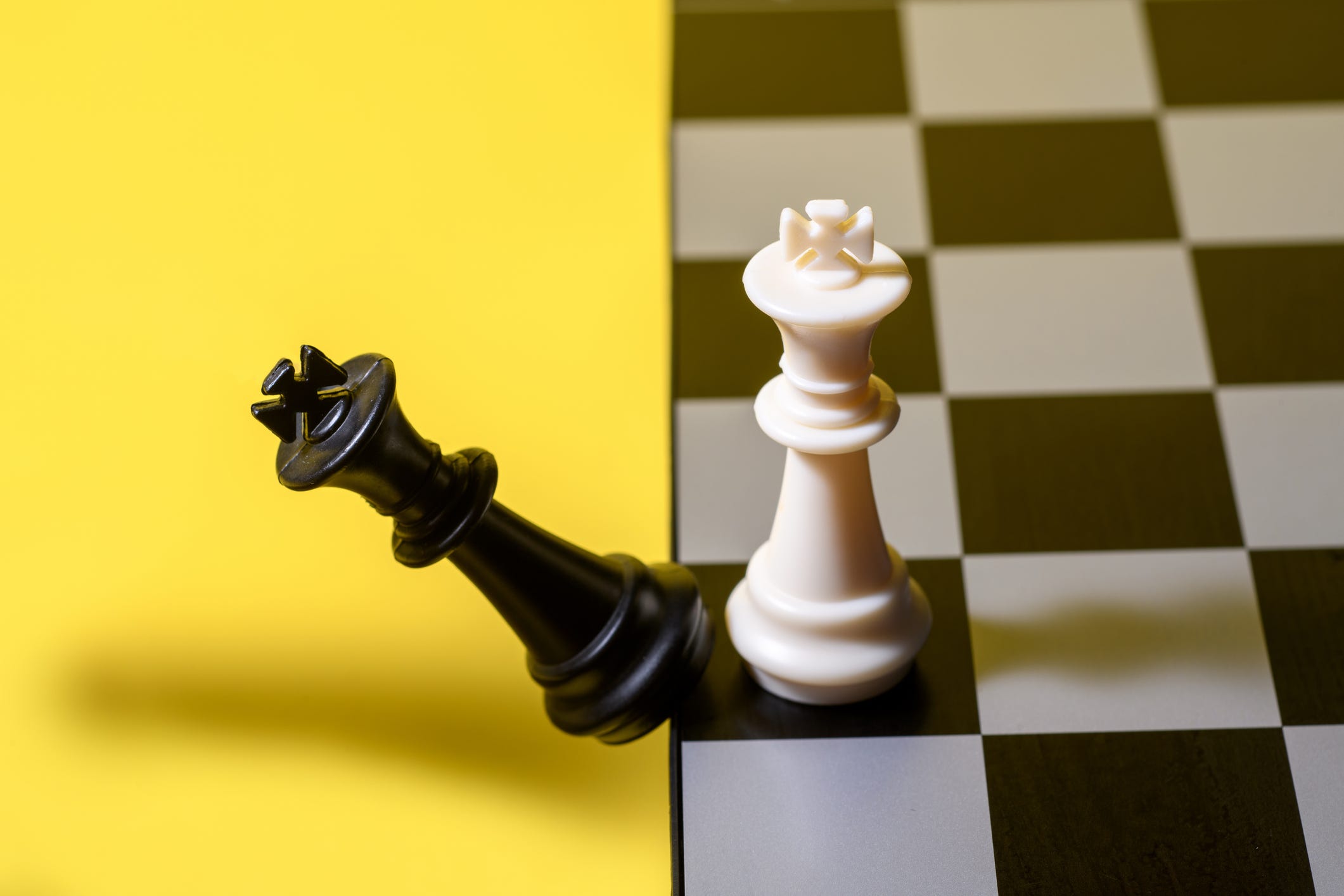 Why Men Struggle After Losing a Spouse — While Women Surprisingly Thrive: The Untold Health Secret Revealed!