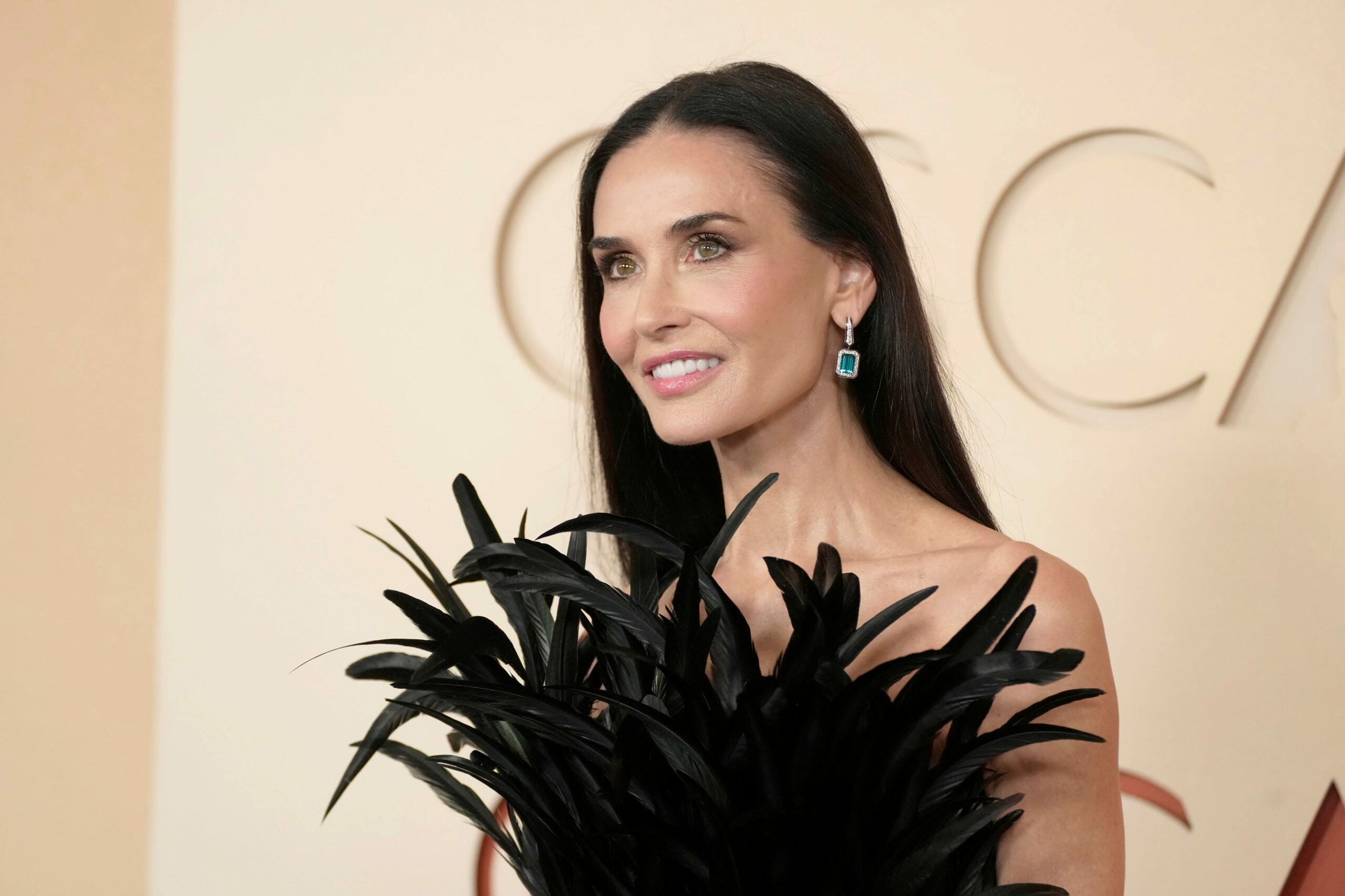 You Won’t Believe the $40 Amazon Secret Behind Demi Moore’s Show-Stopping Oscars Hair—Steal This Pro Hack Now!