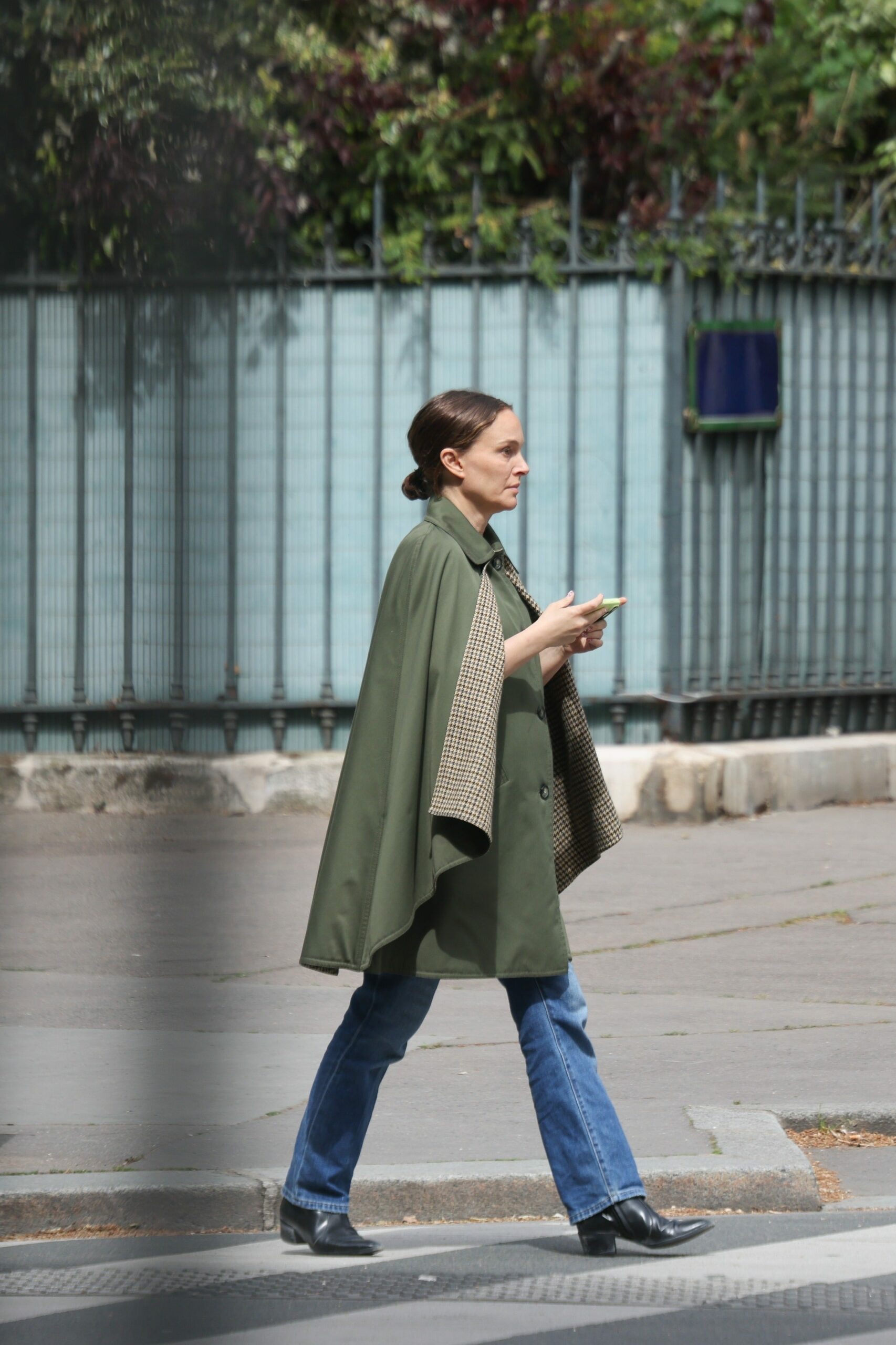 Natalie Portman’s Bold 1970s Hermès Cape: The Maternity Style Move Everyone’s Talking About—Here’s Why It’s a Game-Changer