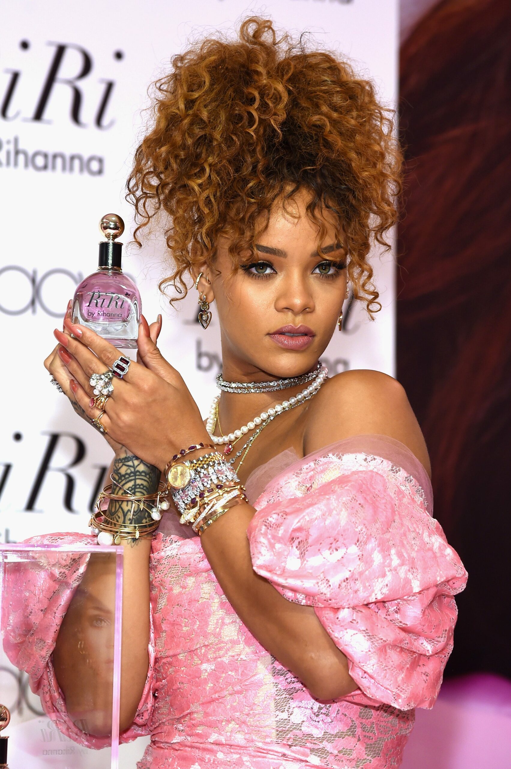 Unlock Rihanna’s Secret Scent Stash: The Perfume Picks That Keep Her Unstoppably Iconic!