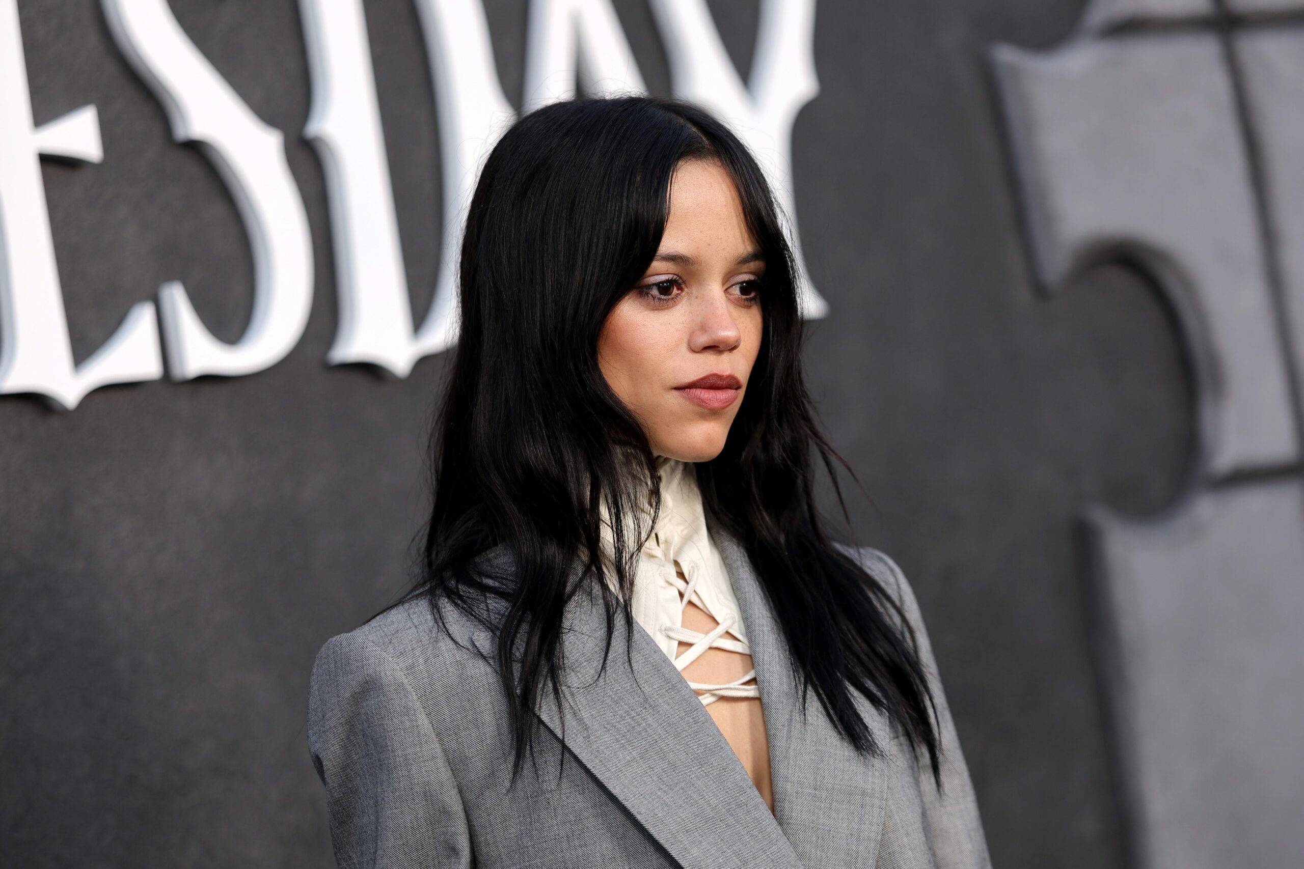 Jenna Ortega’s McQueen Suit Secrets: The Effortless Tailoring Hack That’s Changing Style Rules Forever