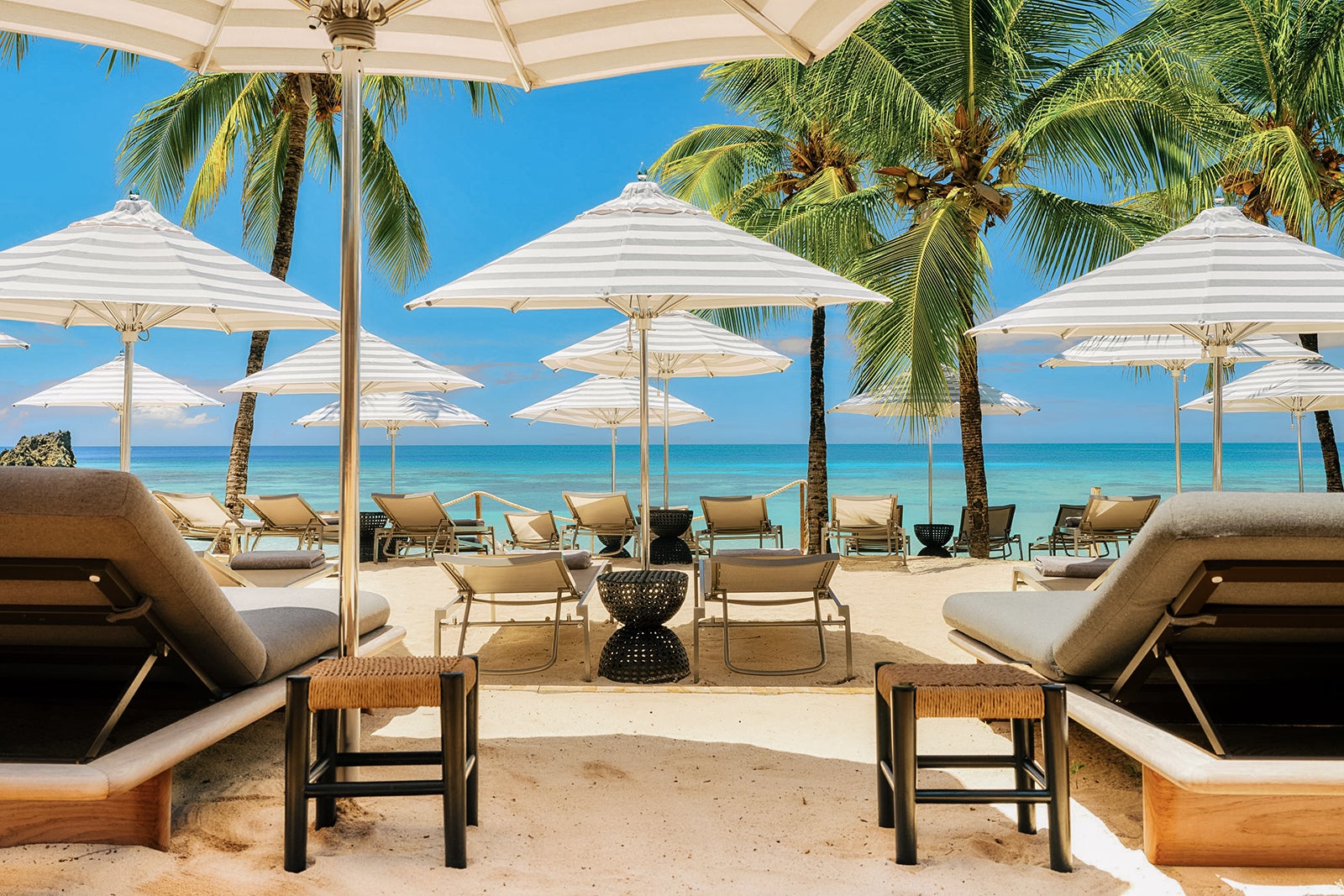 Unlock Elite Status: The Secret Credit Cards Top Travelers Swear By (And Why You’ve Never Heard of Them)