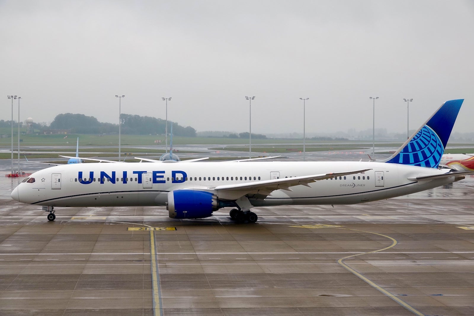 Unlock Exclusive United Club Benefits: Is This Premium Card Worth Your Frequent Flyer Miles?