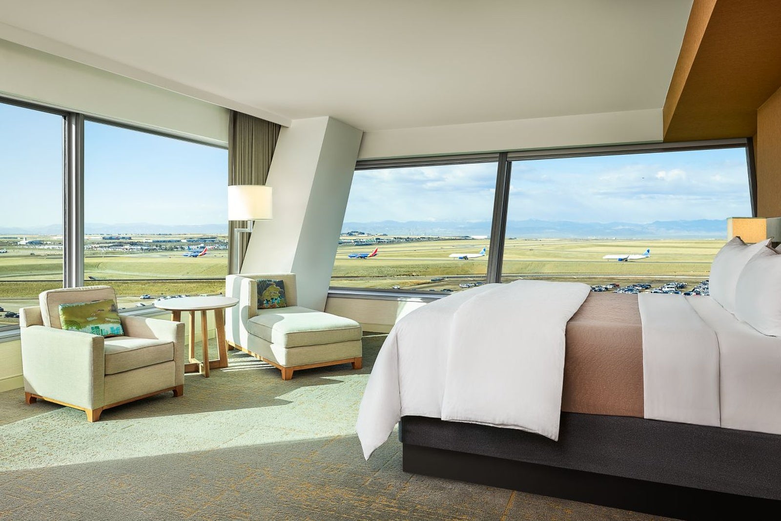 Unlock Hidden Comfort: The Airport Hotels in the US and Canada That Will Change How You Travel Forever