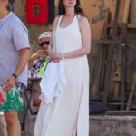 Anne Hathaway’s St. Tropez Baby Bump Reveal: How These Coastal Maternity Looks Are Redefining Pregnancy Style and Wellness