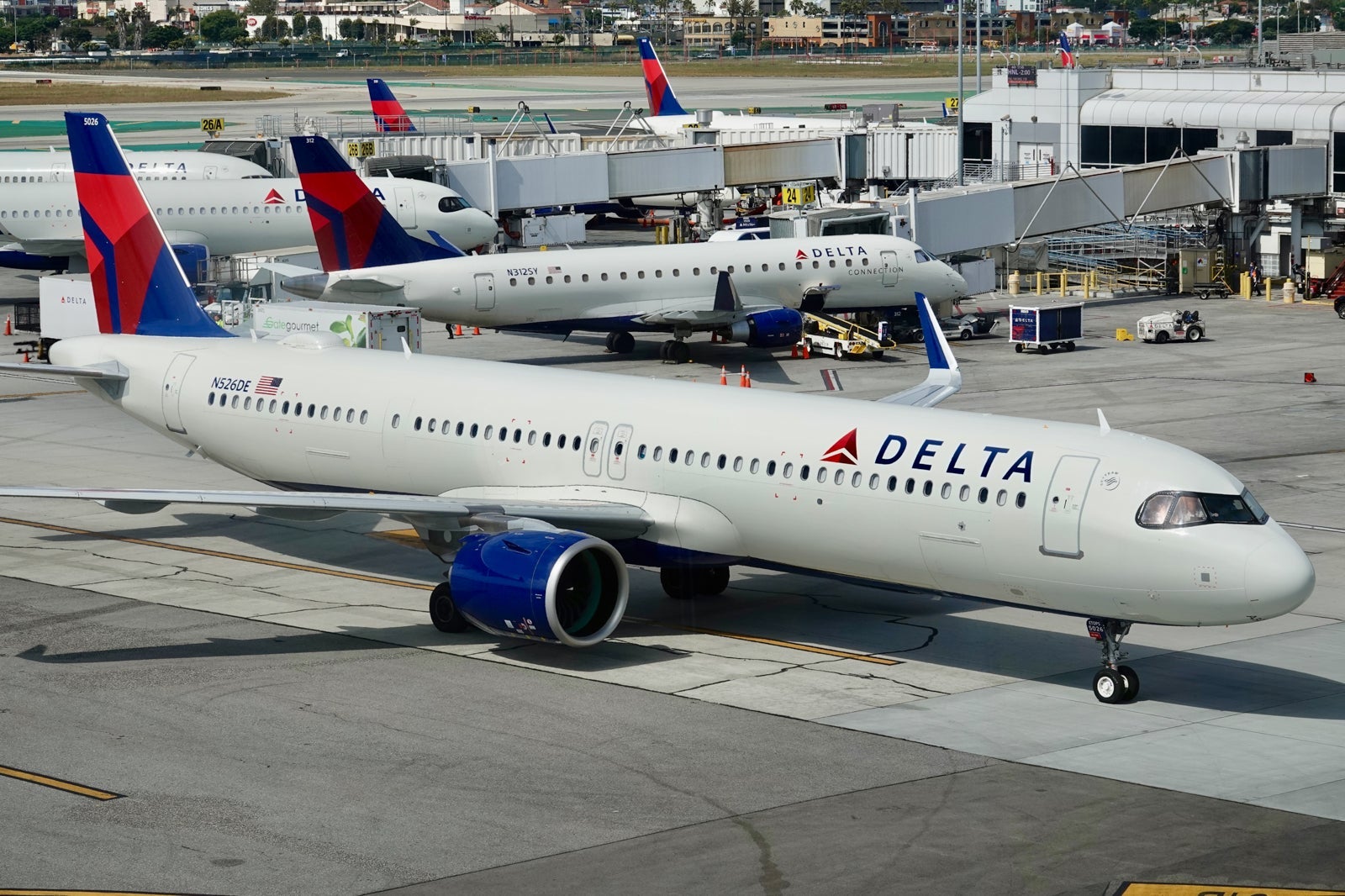 Delta’s Bold New Play: Snatching Up a JetBlue Route and What It Means for Your Next Flight