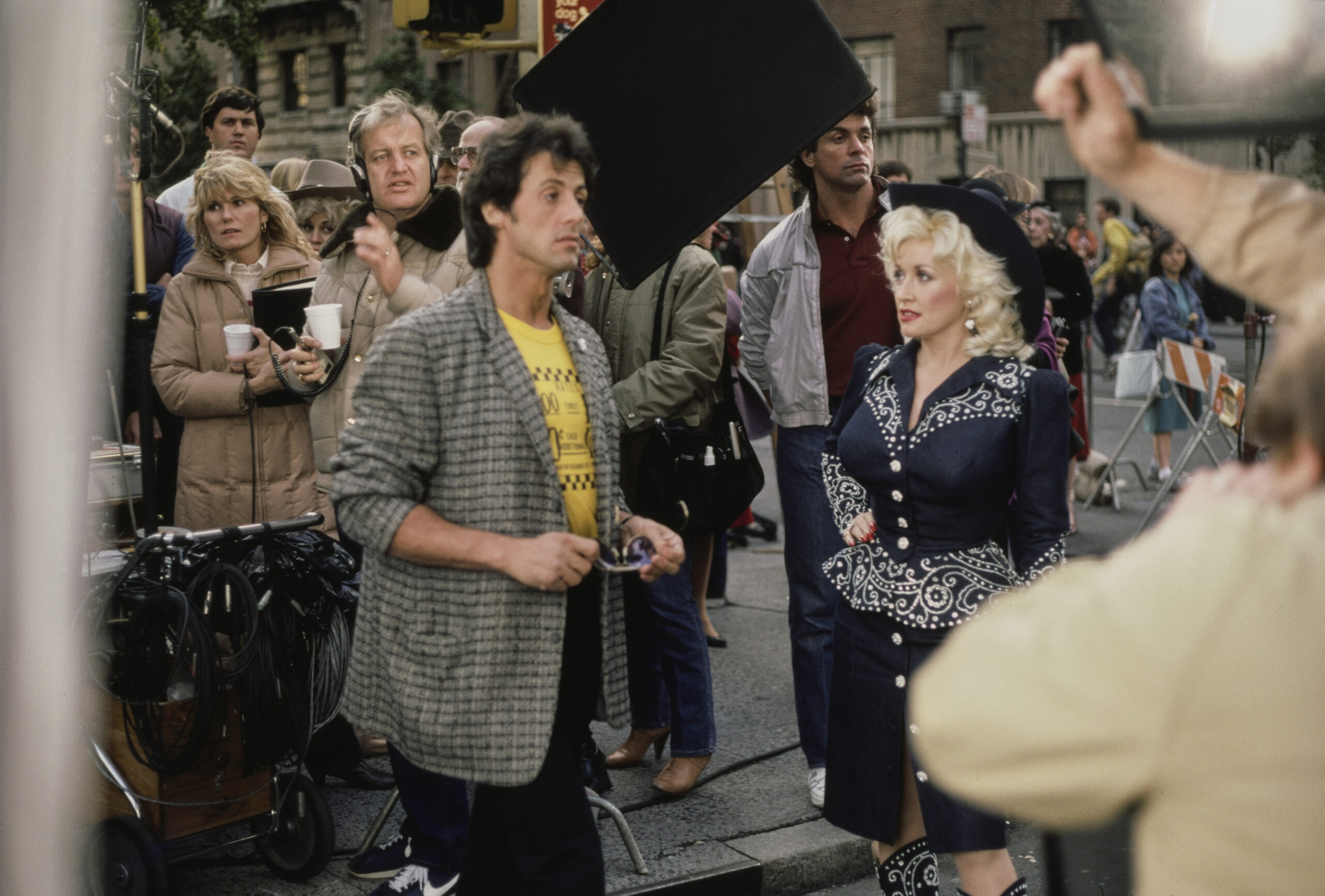How Dolly Parton’s Unexpected Bet Transformed Sylvester Stallone from Rocky to Wild West Legend—The Untold Story You Won’t Believe