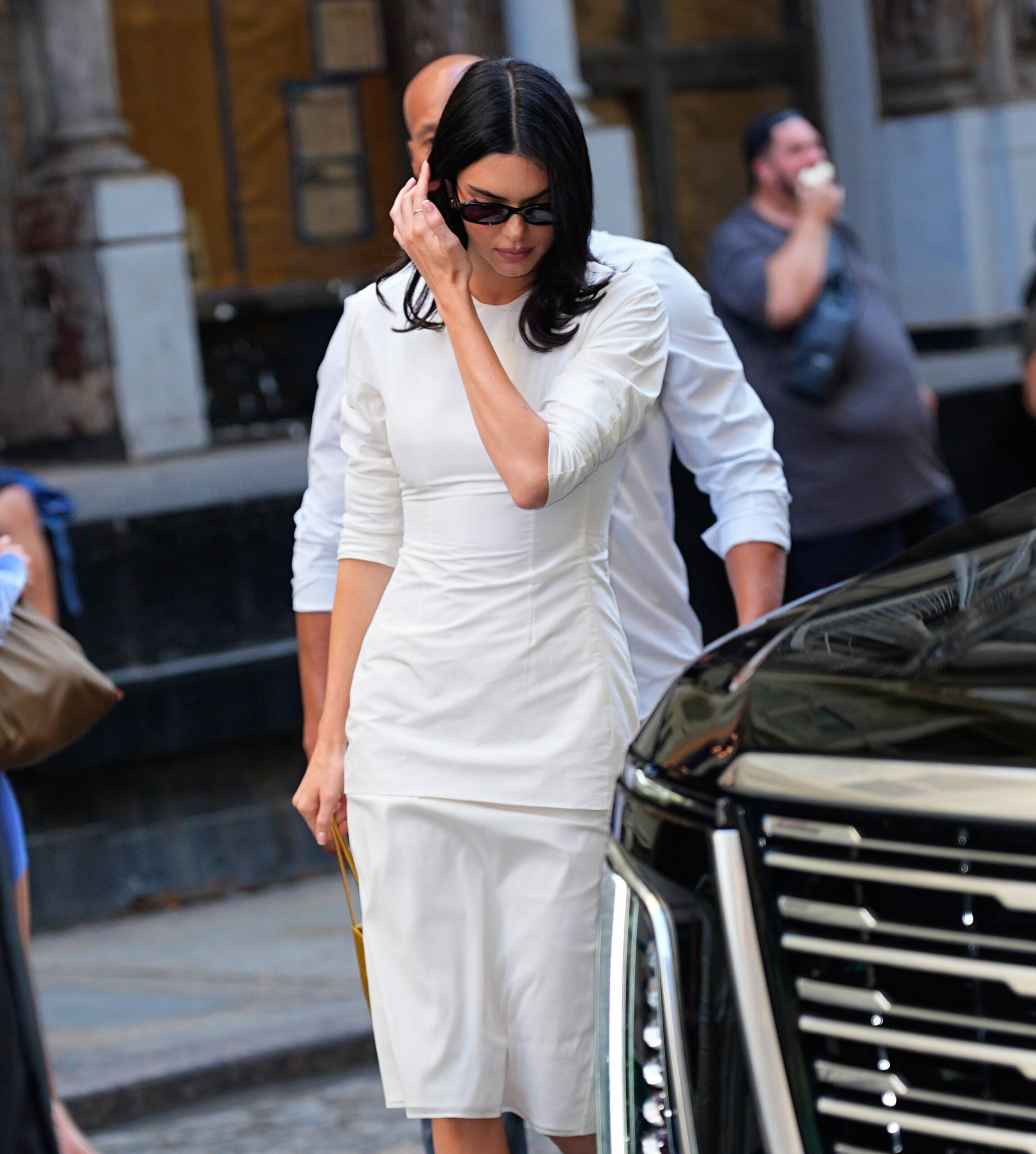 Kendall Jenner’s White Minimalist Set Is More Than Just Fashion—Here’s Why Everyone’s Talking About It Right Now
