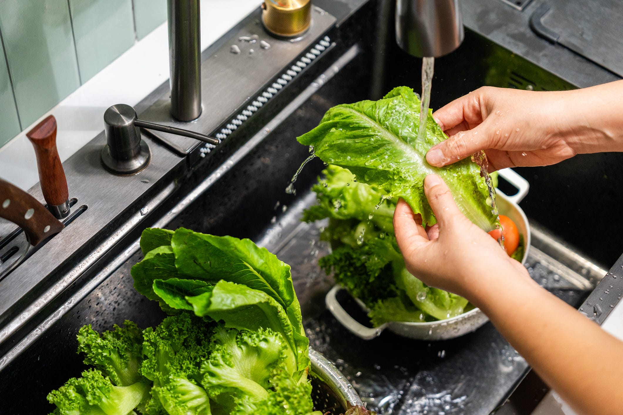 This Silent Produce Menace Is Spreading Quickly—Master This Simple Washing Hack to Stay Safe Now!