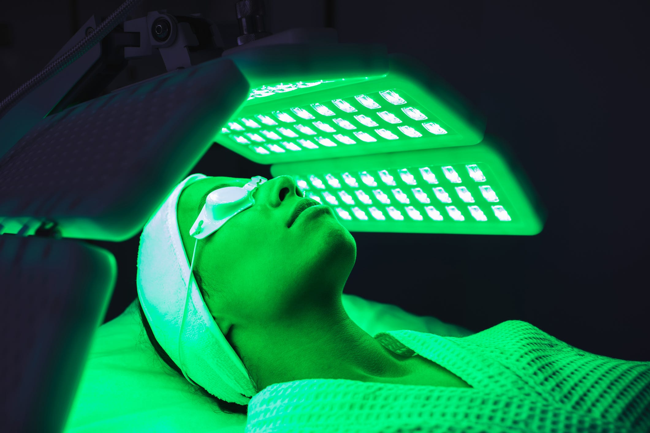 Unlock the Power of Green Light Therapy: The Skin Secret Top Athletes and Celebrities Swear By—Are You Ready to Glow Like a Champion?
