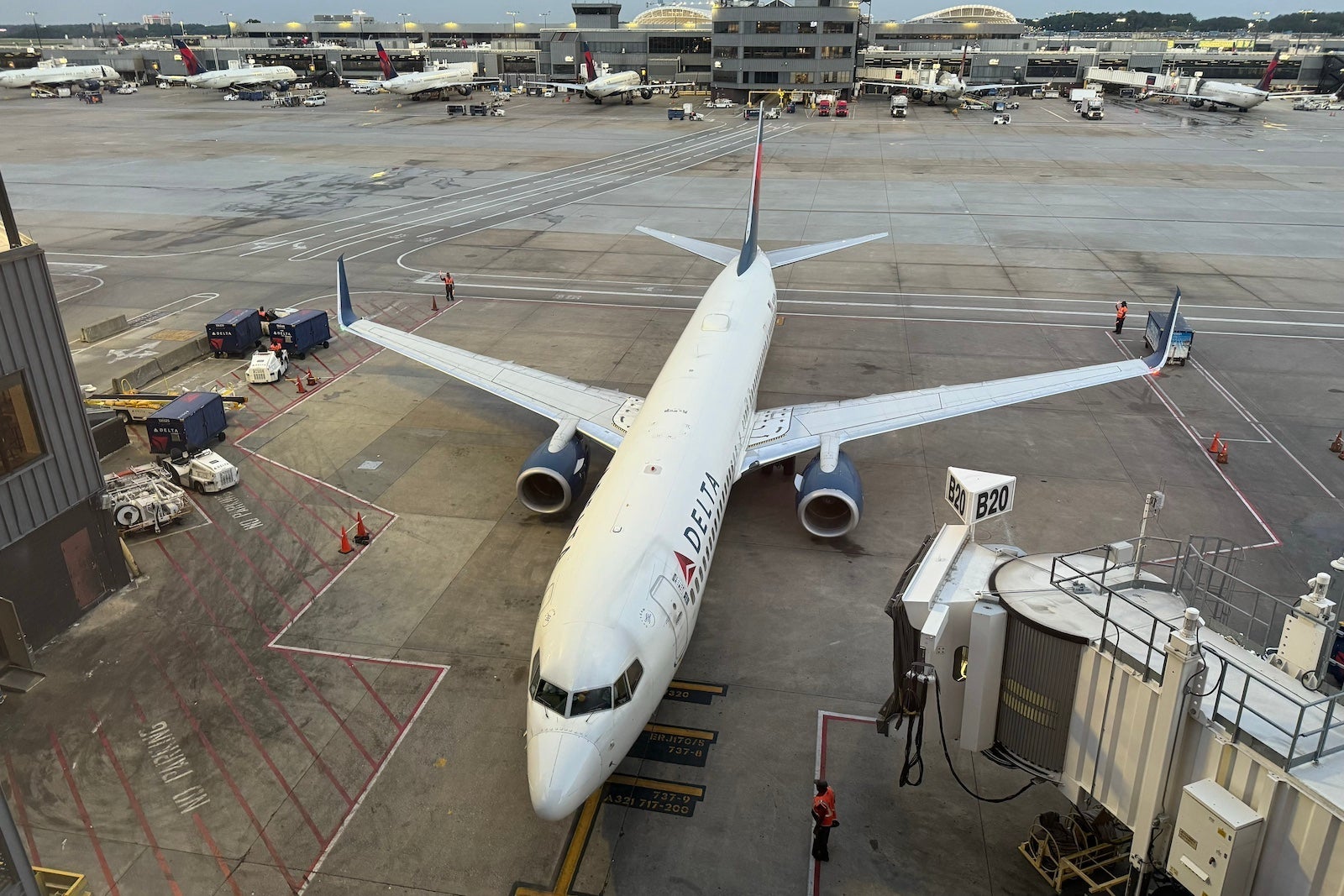 Unlock the Secrets of America’s Top Airline Hubs – Which City Will Surprise You the Most?