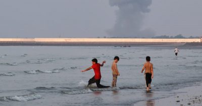 US Halts Iran Strikes Amid Omani Backchannels—What This Means for Global Markets and the Volatile Strait of Hormuz!
