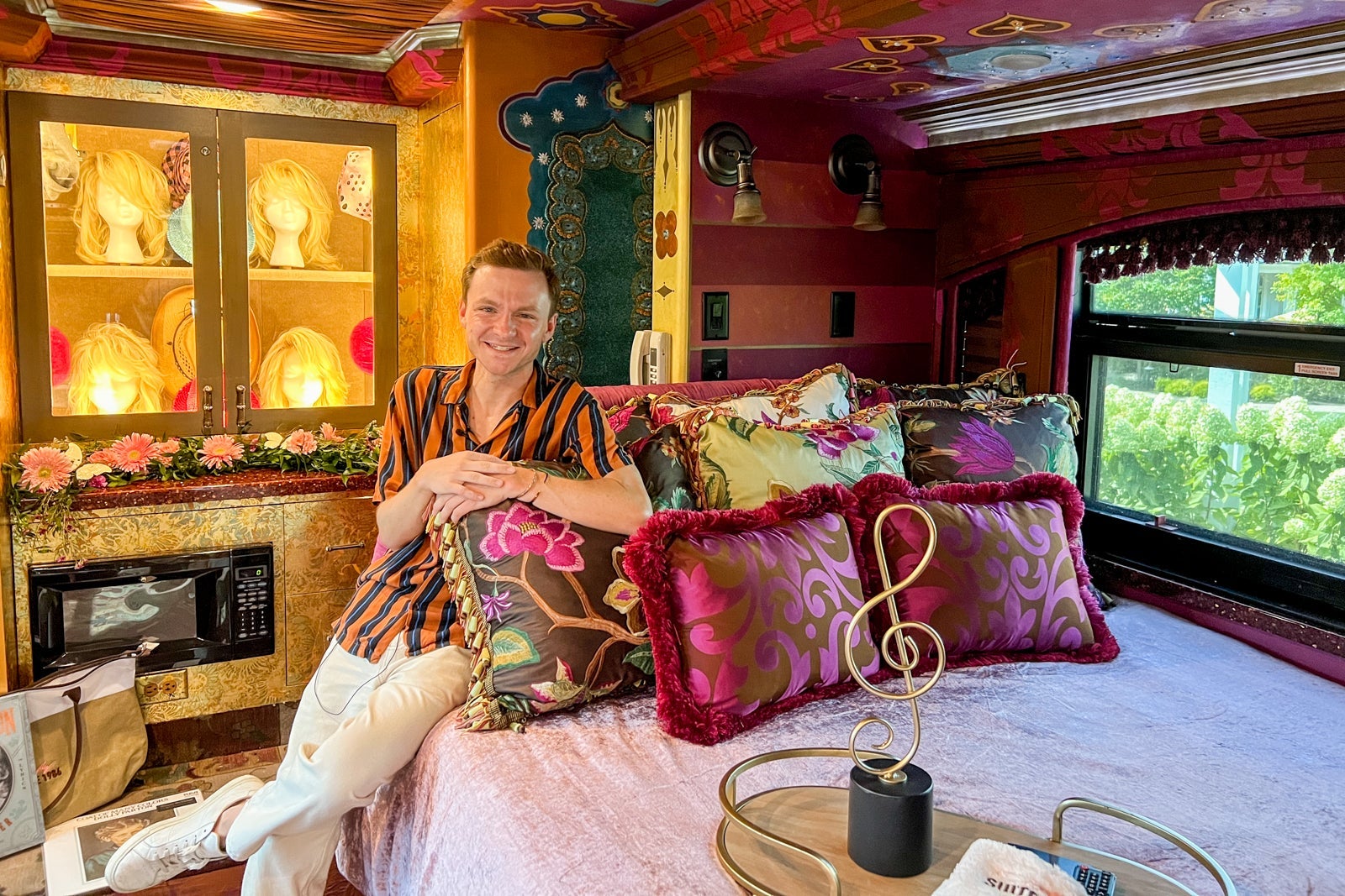 How Dolly Parton’s $10,000 Tour Bus Suite Became the Ultimate Escape from My Soul-Crushing 9 to 5—And What Happened Next Will Shock You