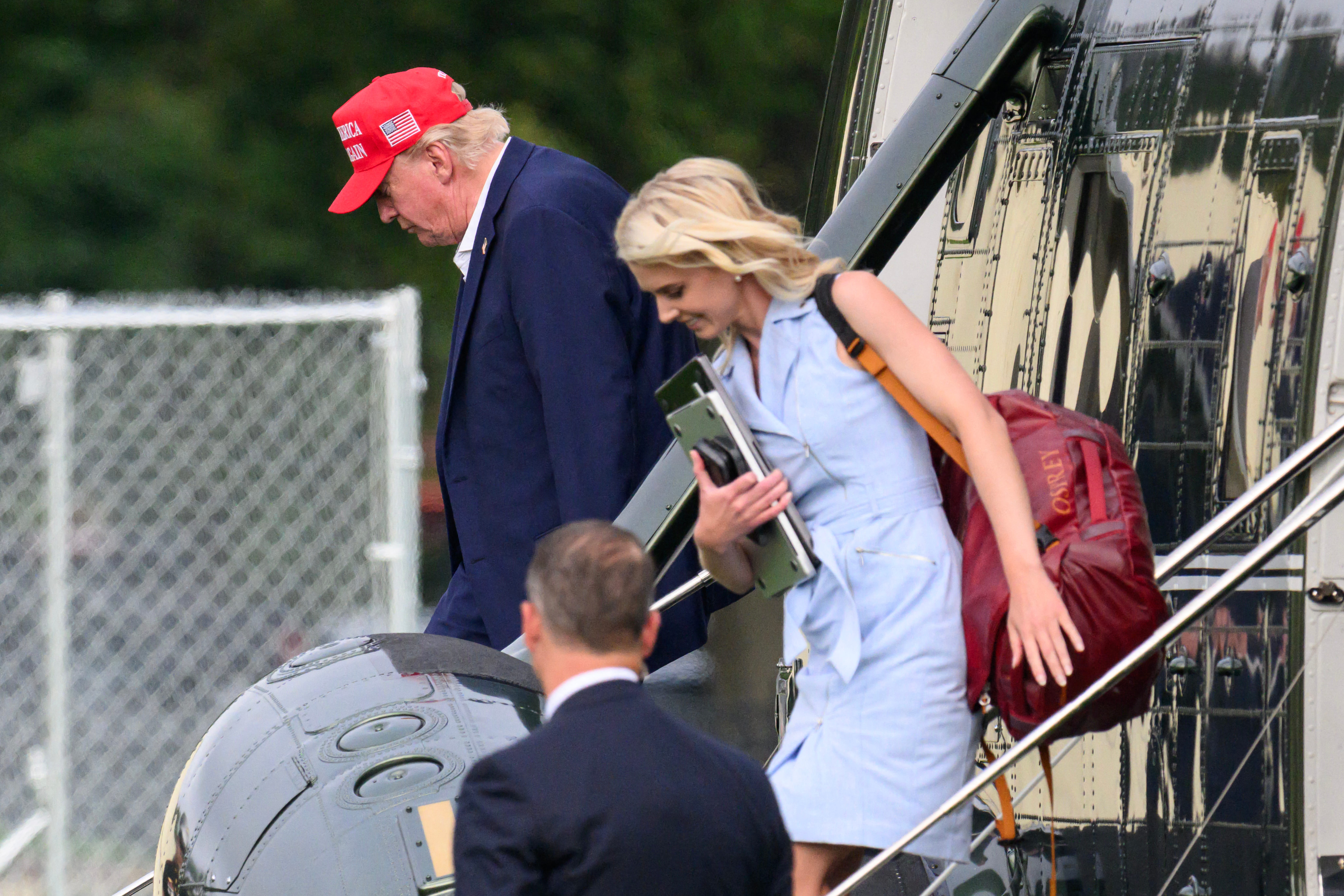 Inside Trump’s Inner Circle: Why His Unbreakable Bond with One Aide Is Sparking Quiet Rivalries—And What It Means for Power Plays Ahead