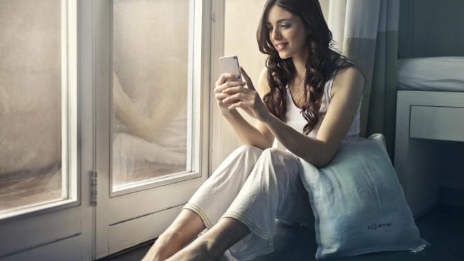 Is Your Girlfriend’s Social Media Habit Secretly Sabotaging Your Relationship? Here’s How to Take Control Now
