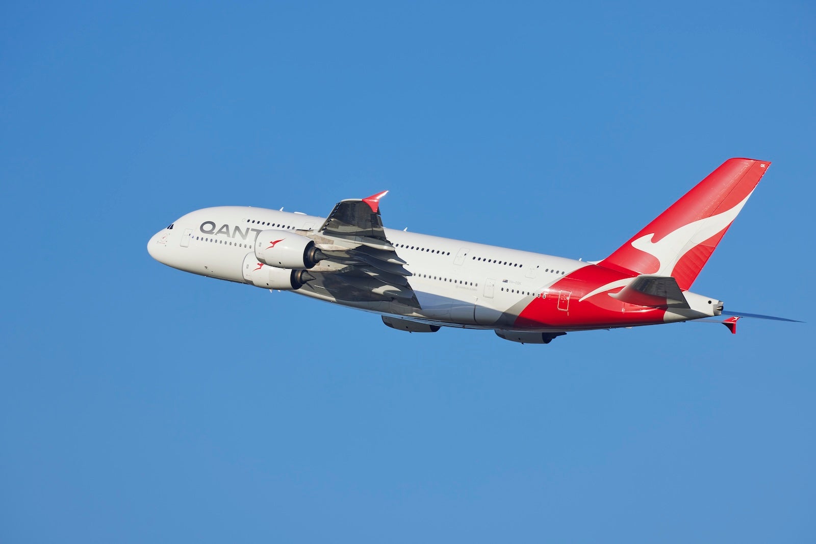 Qantas Pulls Back the Curtain: Why the Iconic A380’s Farewell May Change Your Next Flight Experience Forever