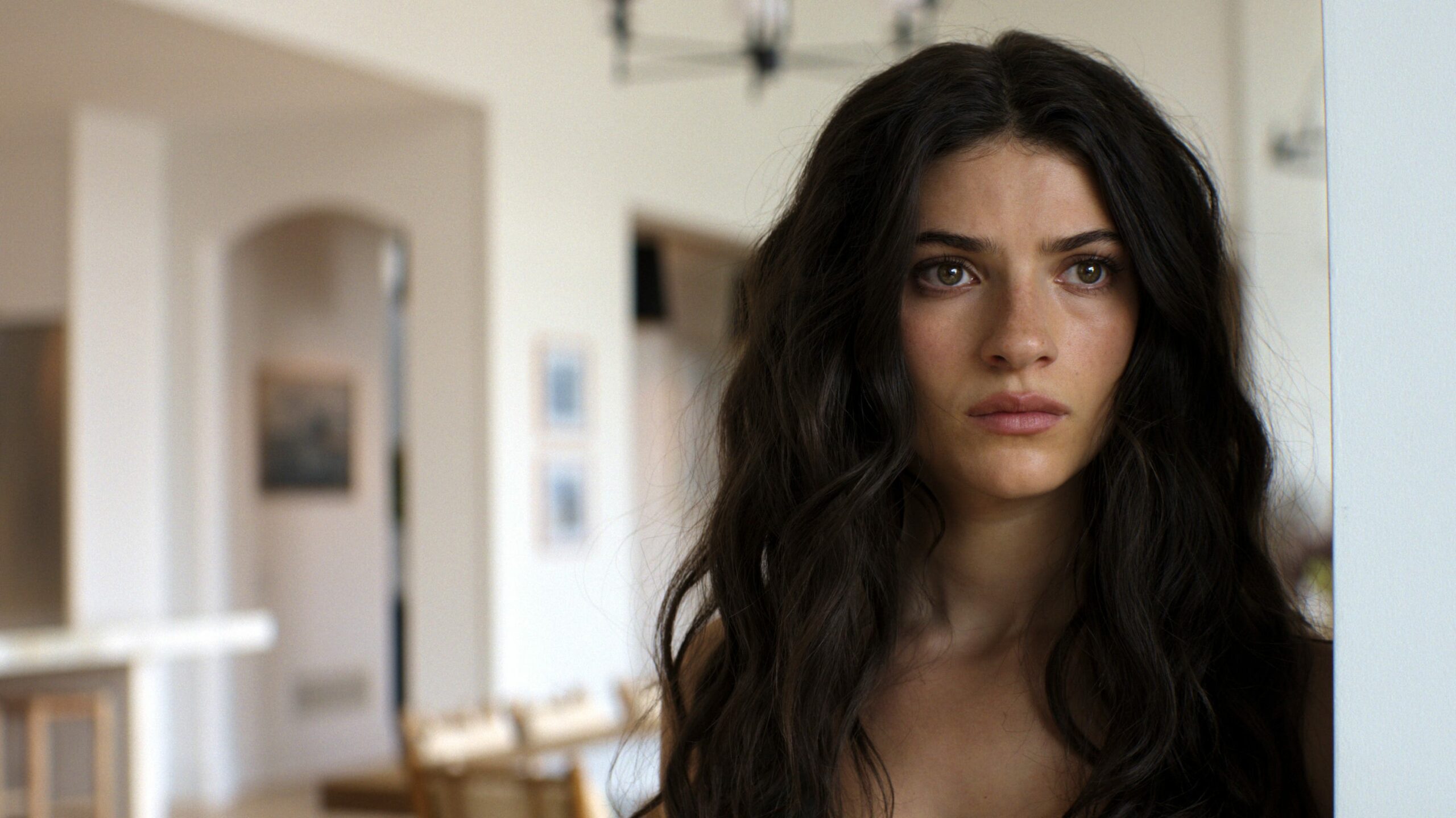 Unlock the Secret Behind Annie’s Stunning Curls—Sterling Point’s Lead Hairstylist Reveals the Game-Changing Routine!
