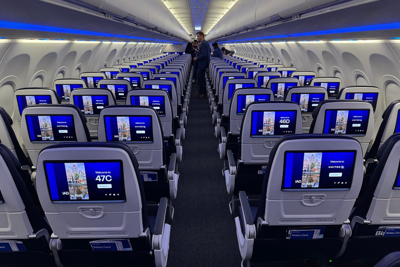 Why United’s Bold Bet on This Air Travel Trend Has Delta Watching with Unease—and What It Means for Your Next Flight
