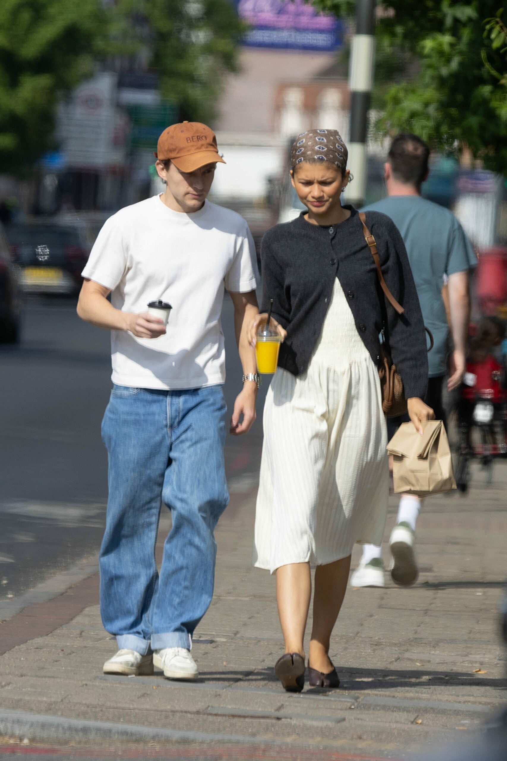 Zendaya’s Summer Style Secret Unveiled During Rare Chill Day with Tom Holland – You Won’t Believe What She’s Wearing!