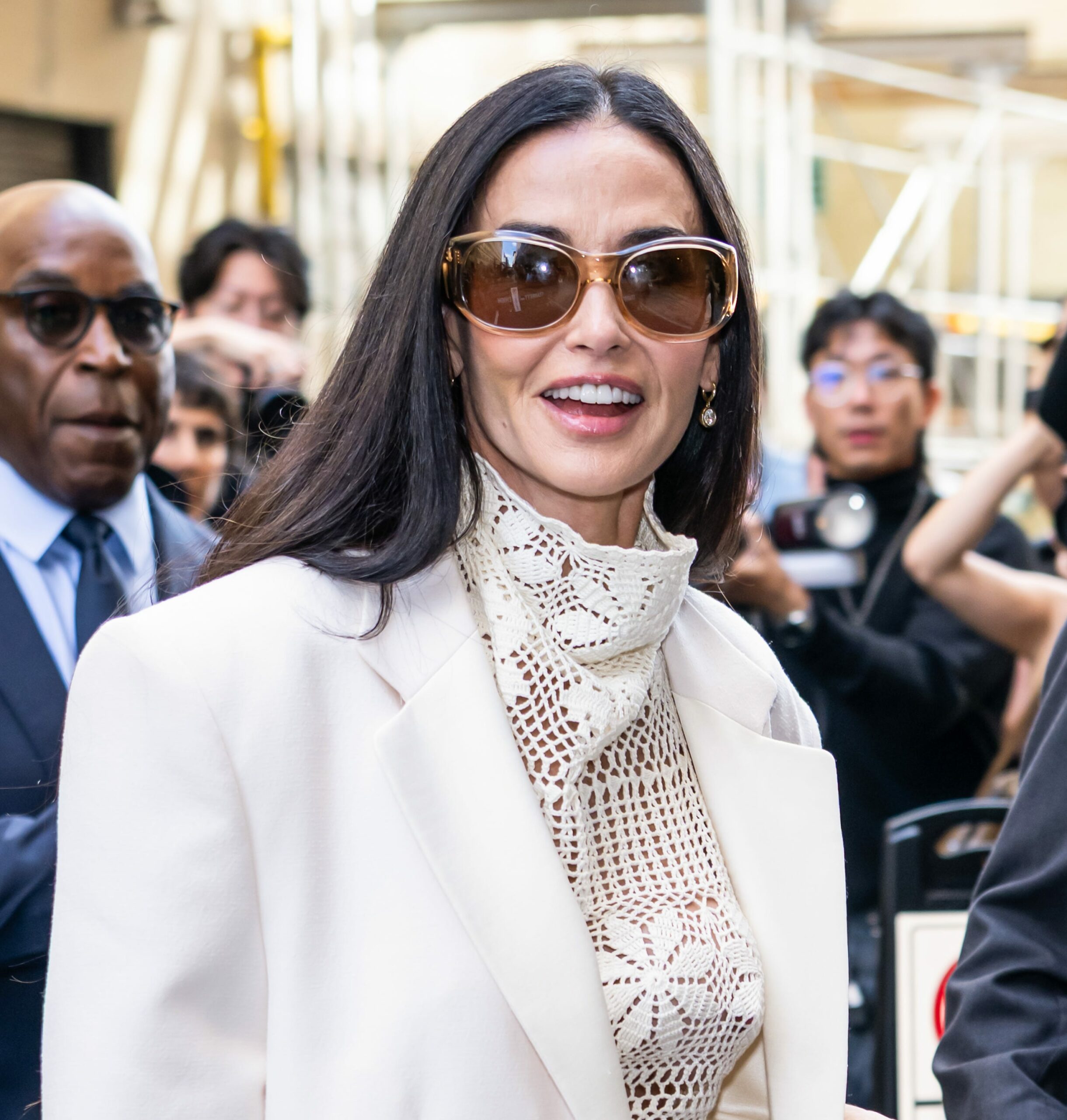 Demi Moore’s Game-Changing Micro-Bob at Fashion Week: Here’s Why Everyone’s Talking About It Right Now