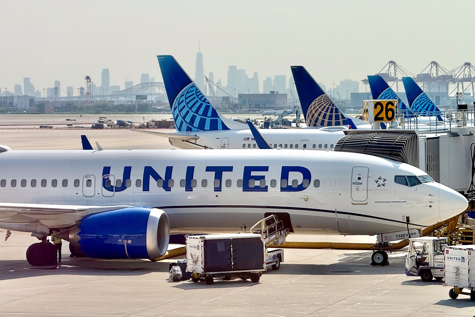 East Coast Flight Chaos: Over 1,000 Canceled – Here’s the Survival Playbook Every Traveler Needs Now
