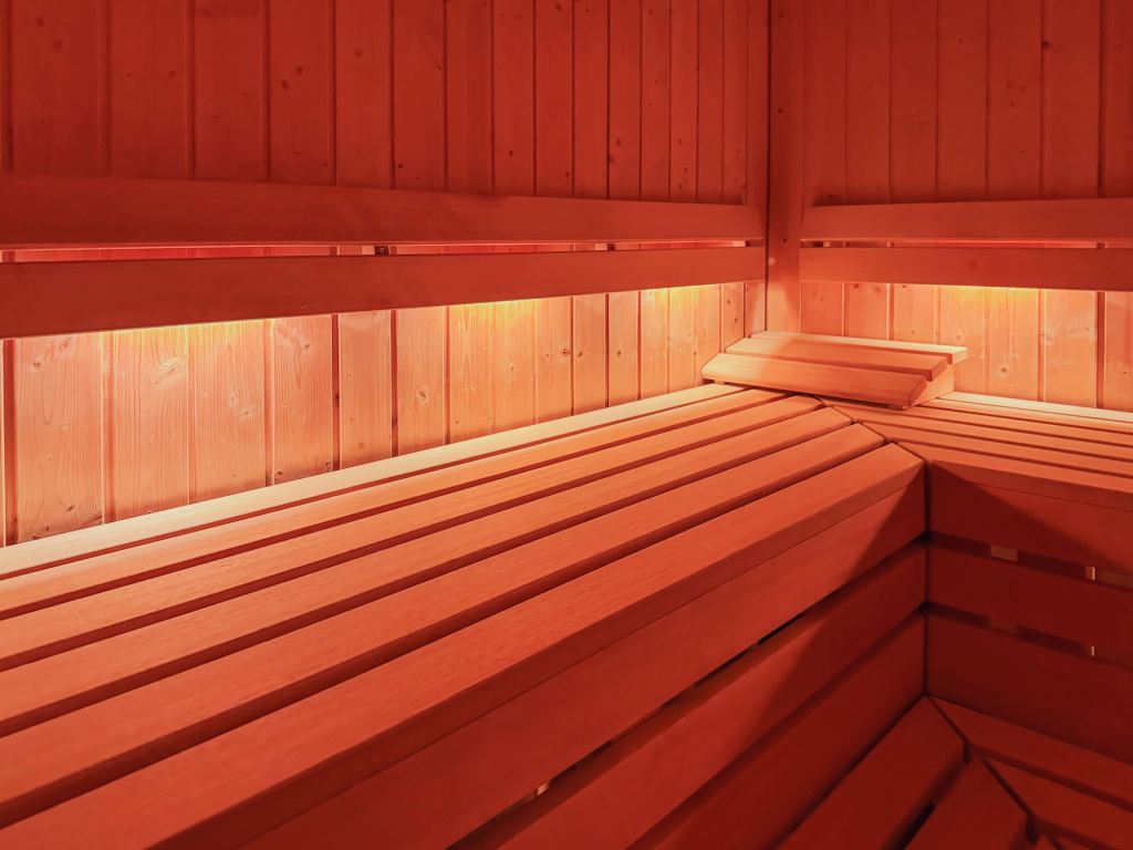 Sauna Blankets: Miracle Wellness Trend or Risky Hype? What Doctors Really Want You to Know Before Buying!