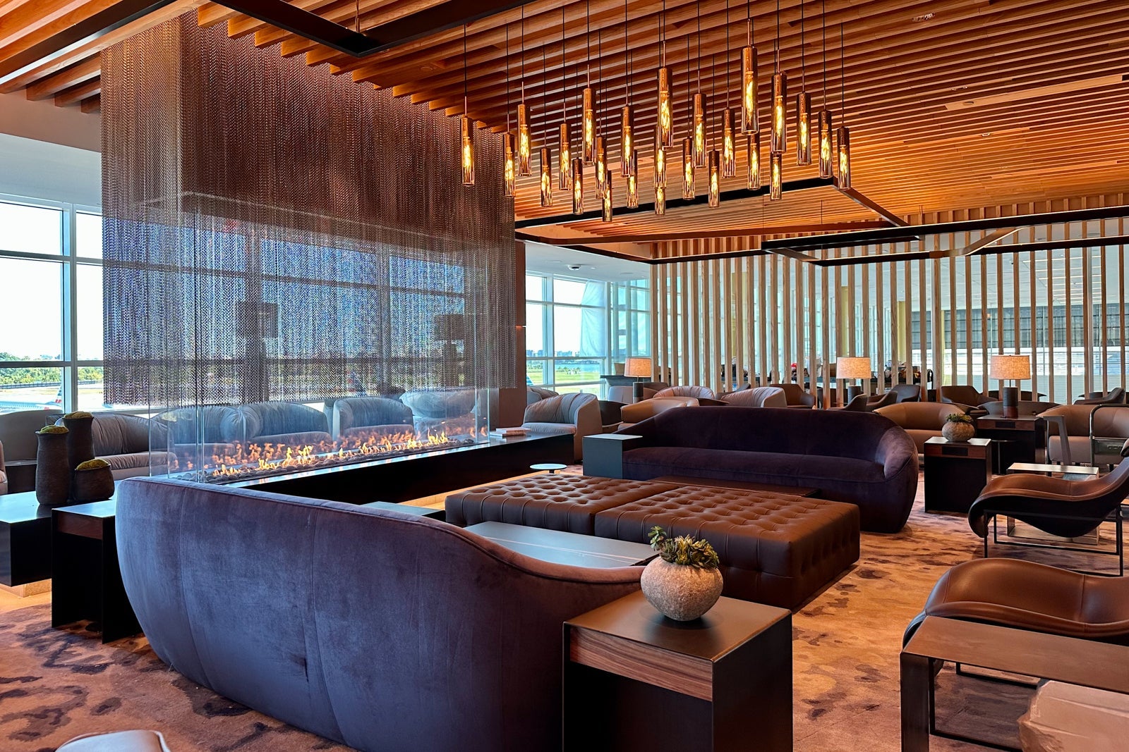 Unlock the Hidden Perks: The Insider’s Guide to Scoring Access to American Airlines Admirals Club Lounges