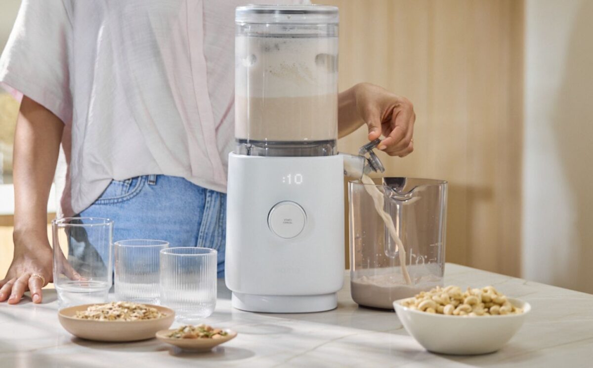 Unlock the Secret to Creamy, Nutrient-Packed Plant Milks at Home – Your Ultimate DIY Guide Revealed!