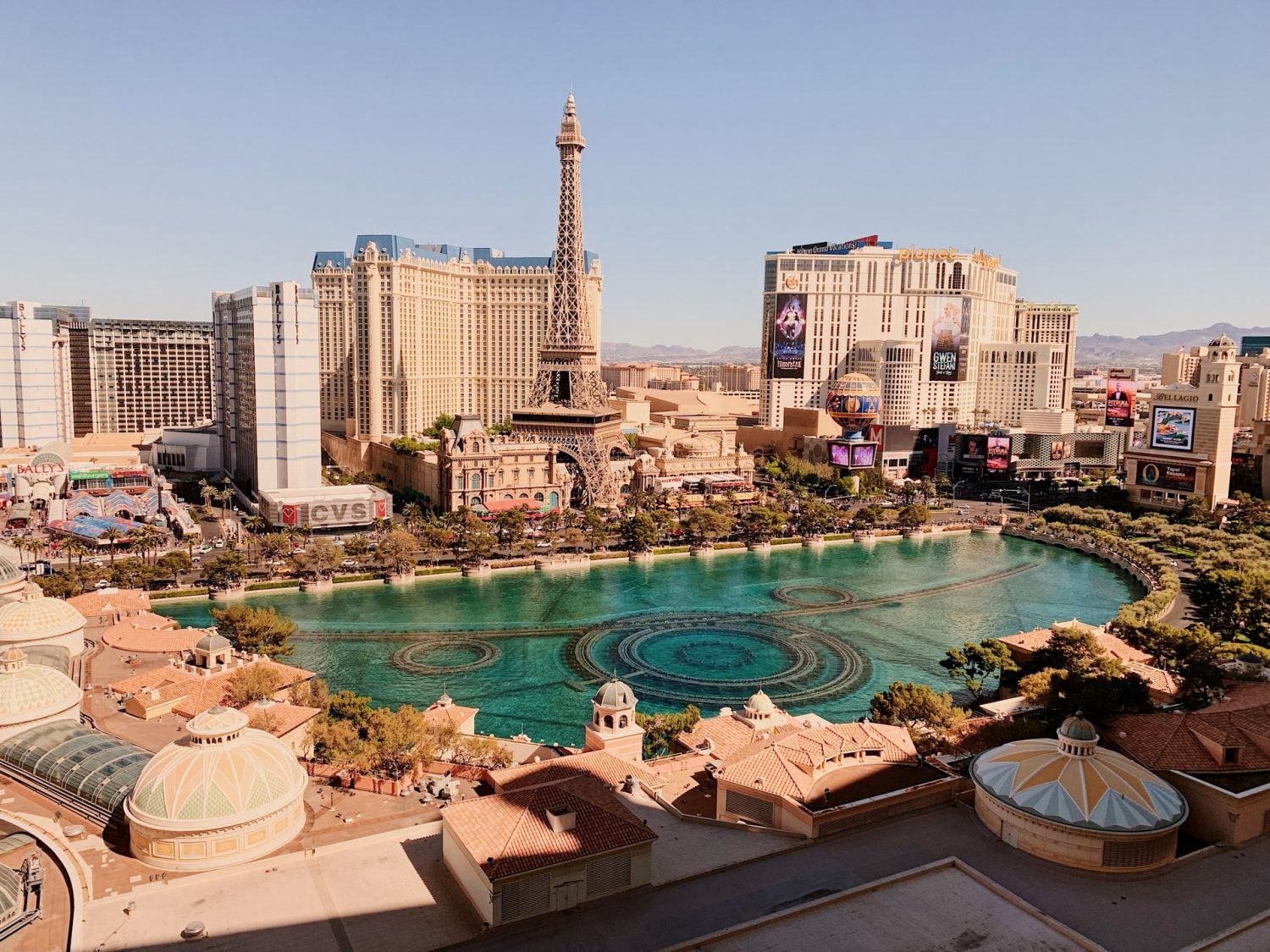 Unlock the Secrets to Transform Your Living Room into a High-Stakes Las Vegas Adventure You Can’t Miss!