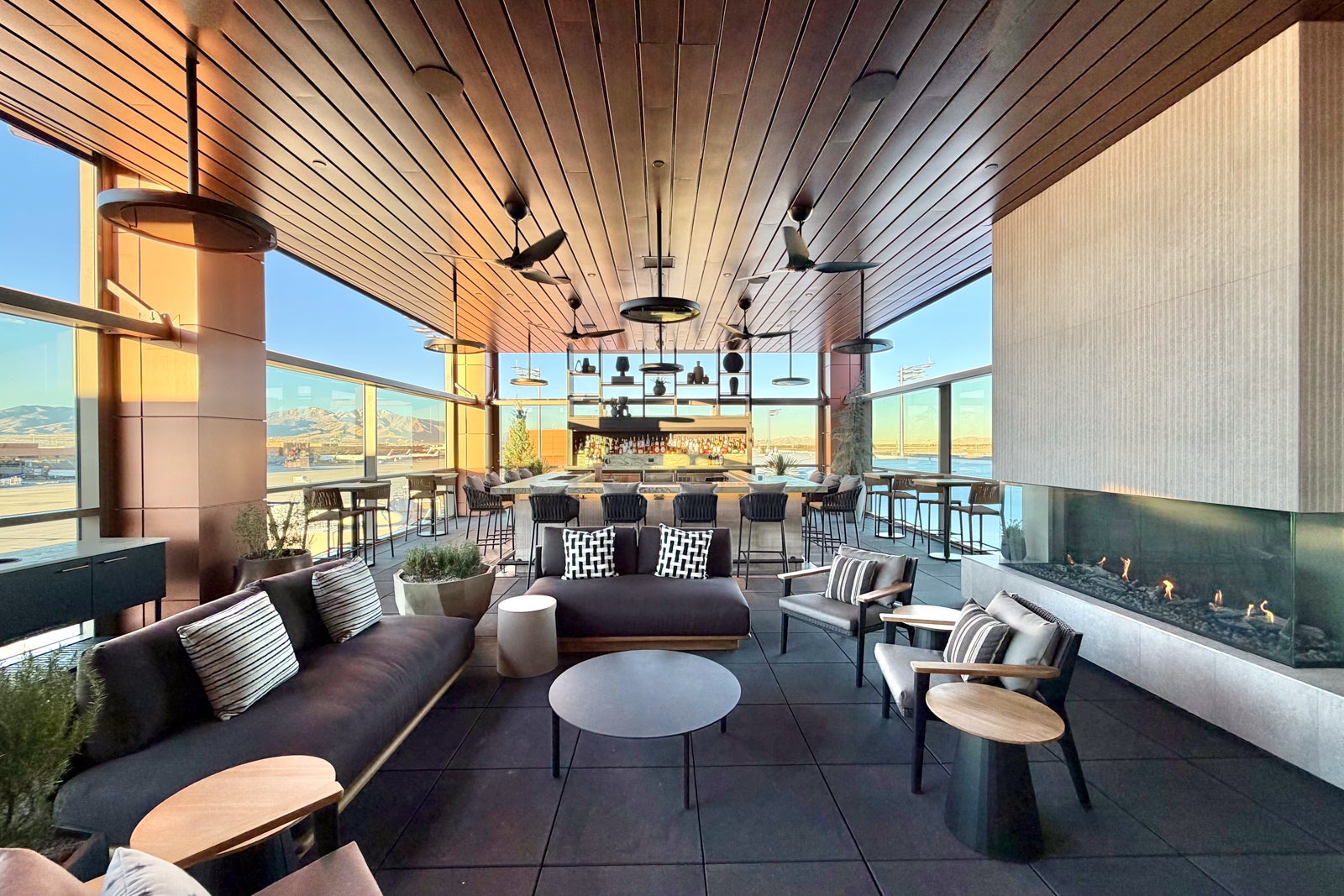 Unlock VIP Airport Luxury: 7 Credit Cards Granting Lounge Access for Your Trusted Plus-Ones You Didn’t Know About