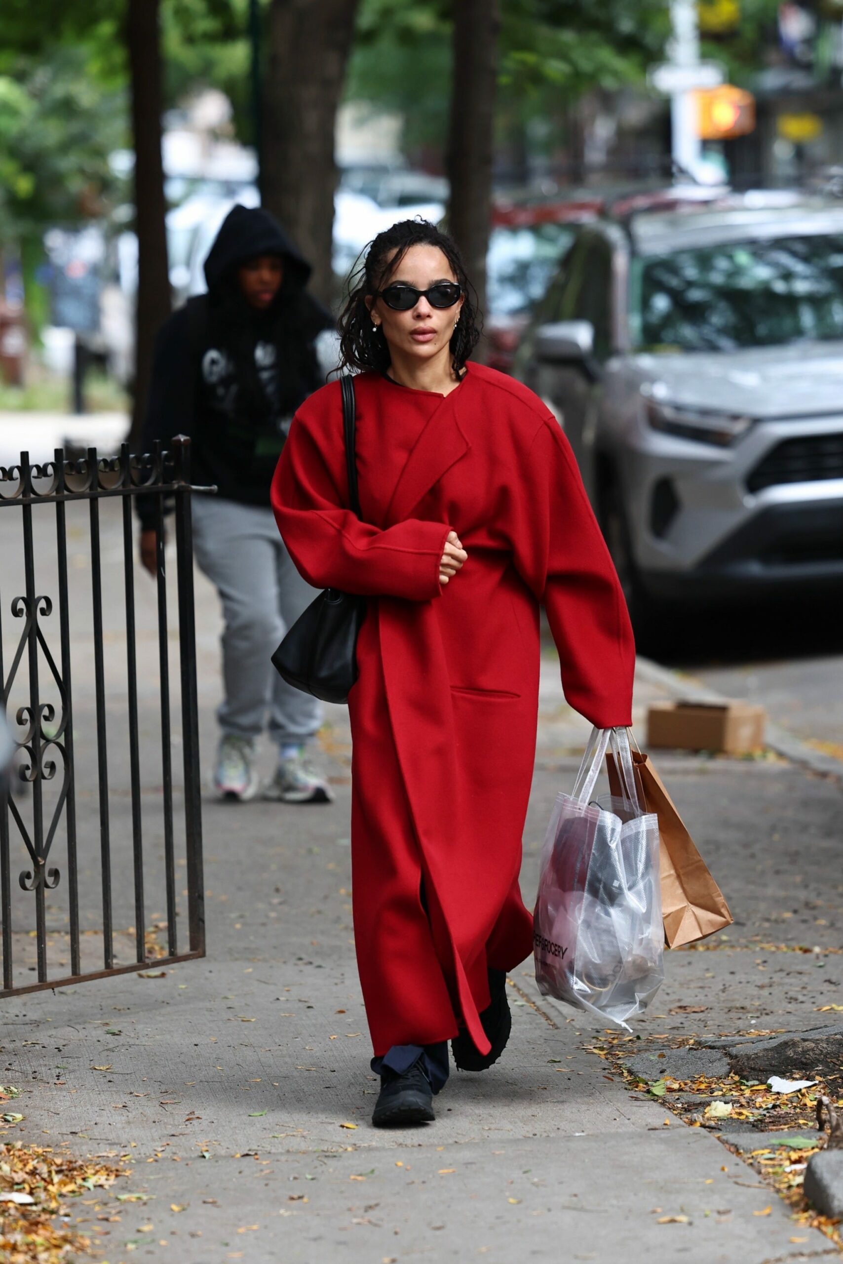 Zoë Kravitz’s Unexpected Fall Style Hack: The Red Coat Everyone’s Talking About (And Why You Need It Now!)