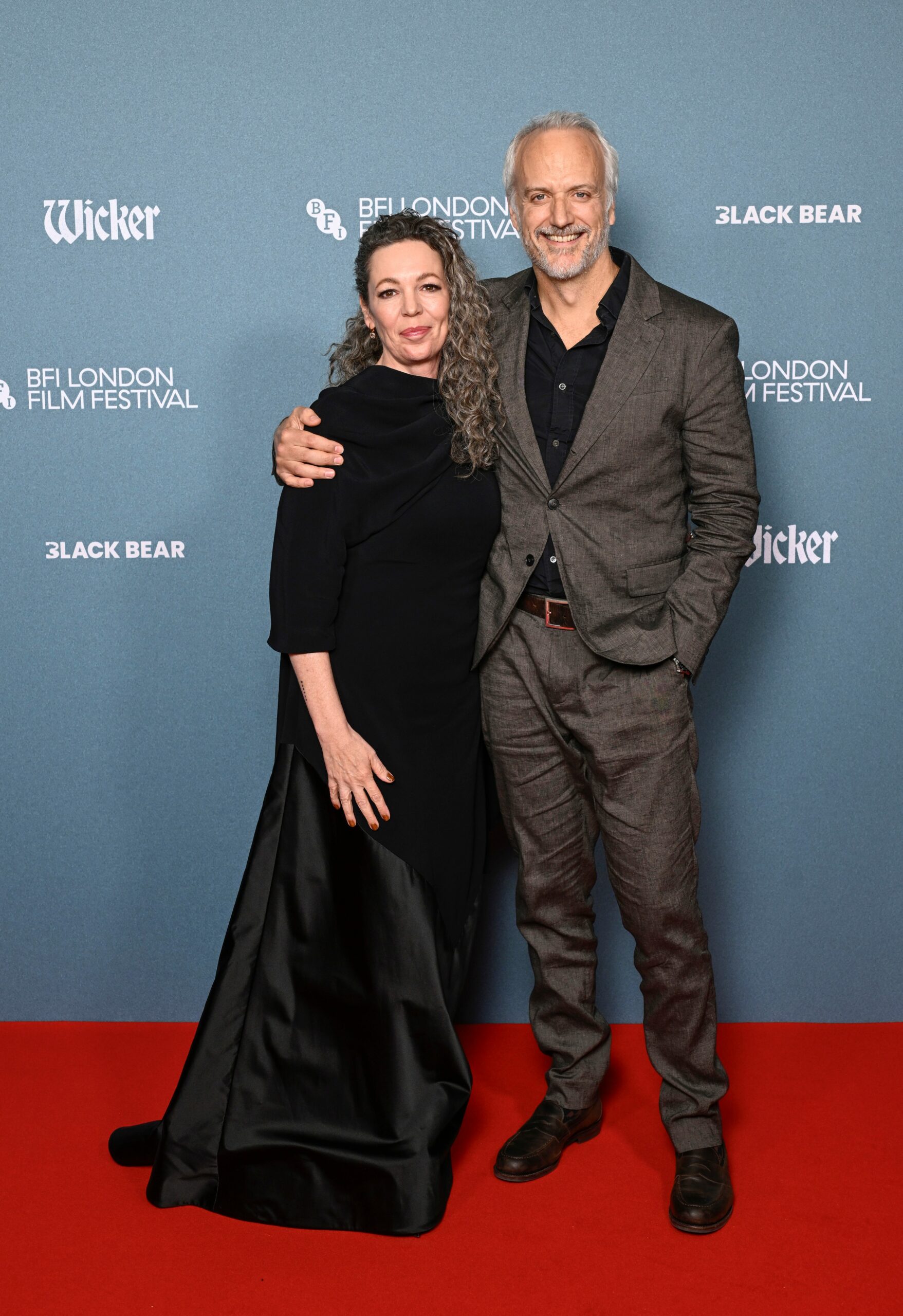 Inside the Untold Story of Olivia Colman’s Husband, Ed Sinclair – The Man Behind the Spotlight Everyone’s Curious About!