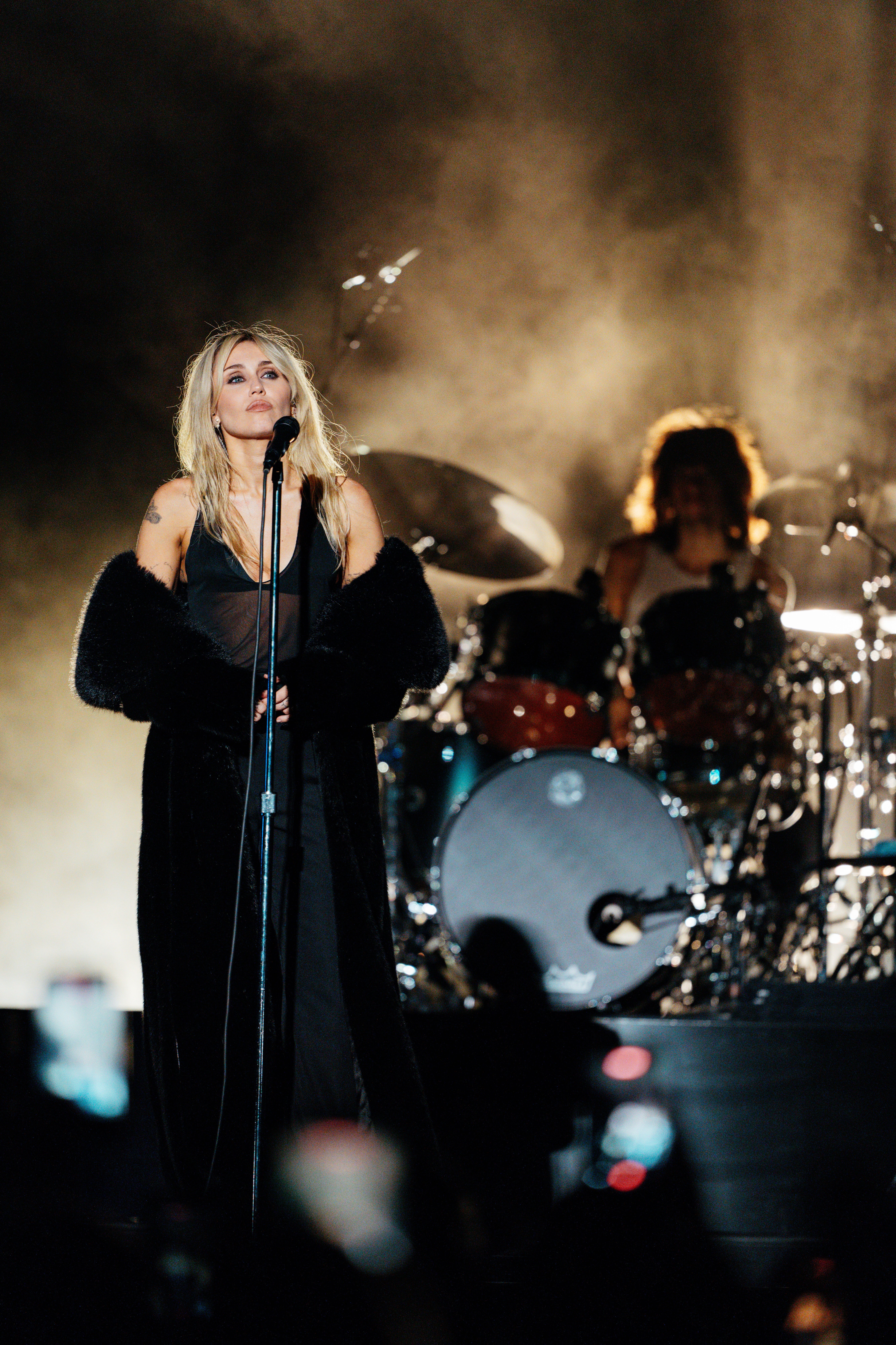 Unlock Miley Cyrus’s Dark Glam Secrets: The Hollywood Bowl Looks You Didn’t See Coming