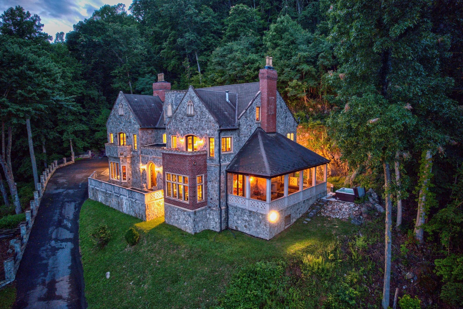 Unlock Secret Getaways: 12 Jaw-Dropping Vacation Rentals You Can Snag with Points (Before Everyone Else Does)