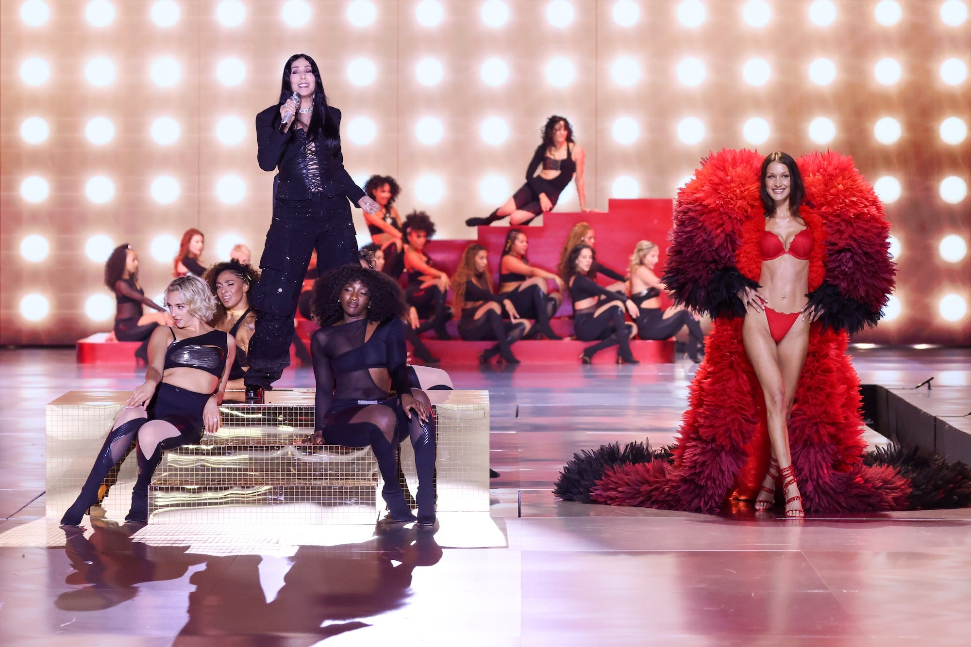 Unlock the Untold Secrets Behind the 12 Most Iconic Victoria’s Secret Fashion Show Performances That Shook the World!