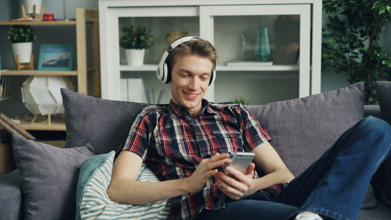 Unlocking the Hidden Social Power of Online Casinos: Why Your Next Gambling Session Could Be More Connected Than Your Gym Workout